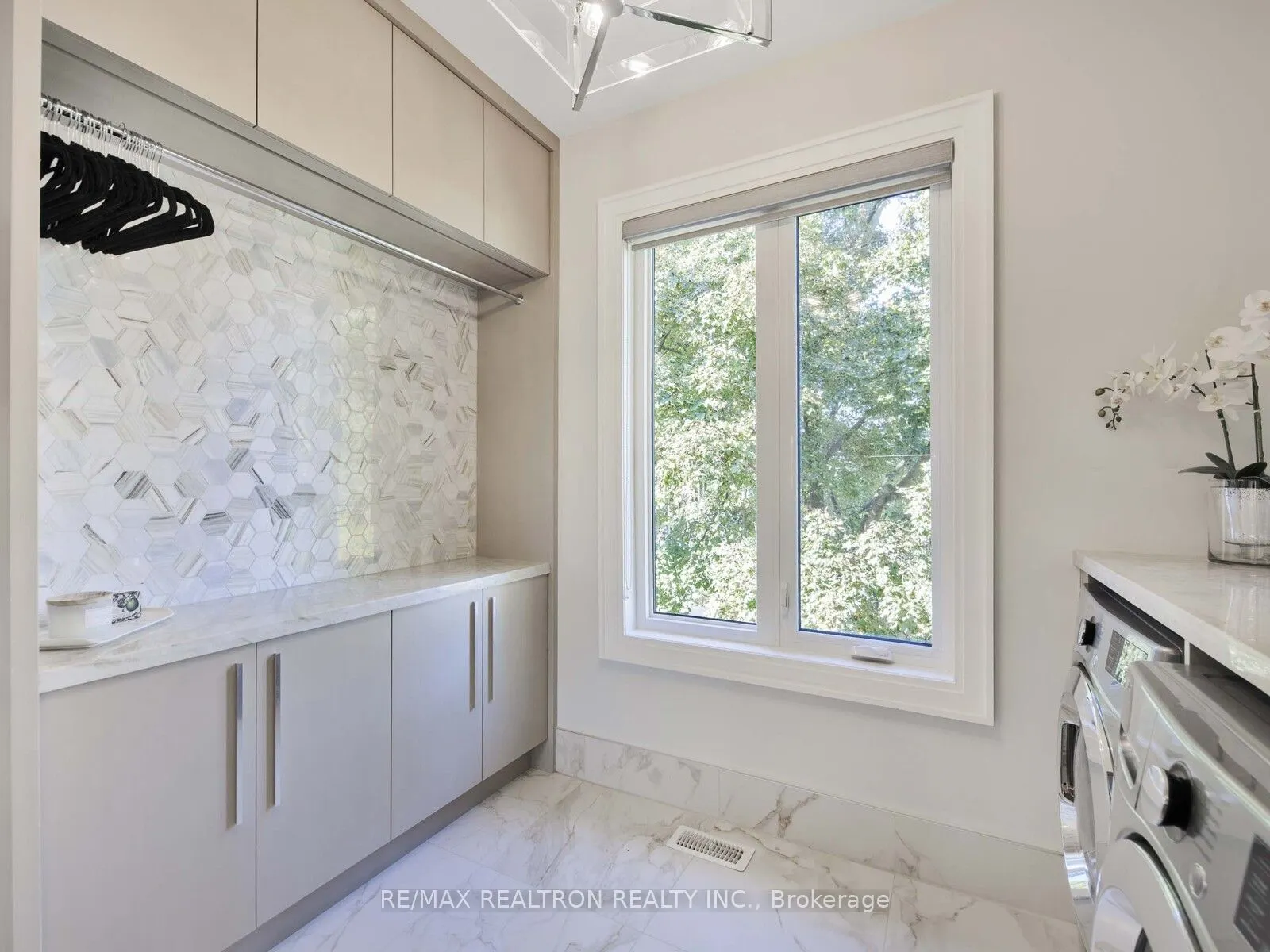 10 Malaren Road