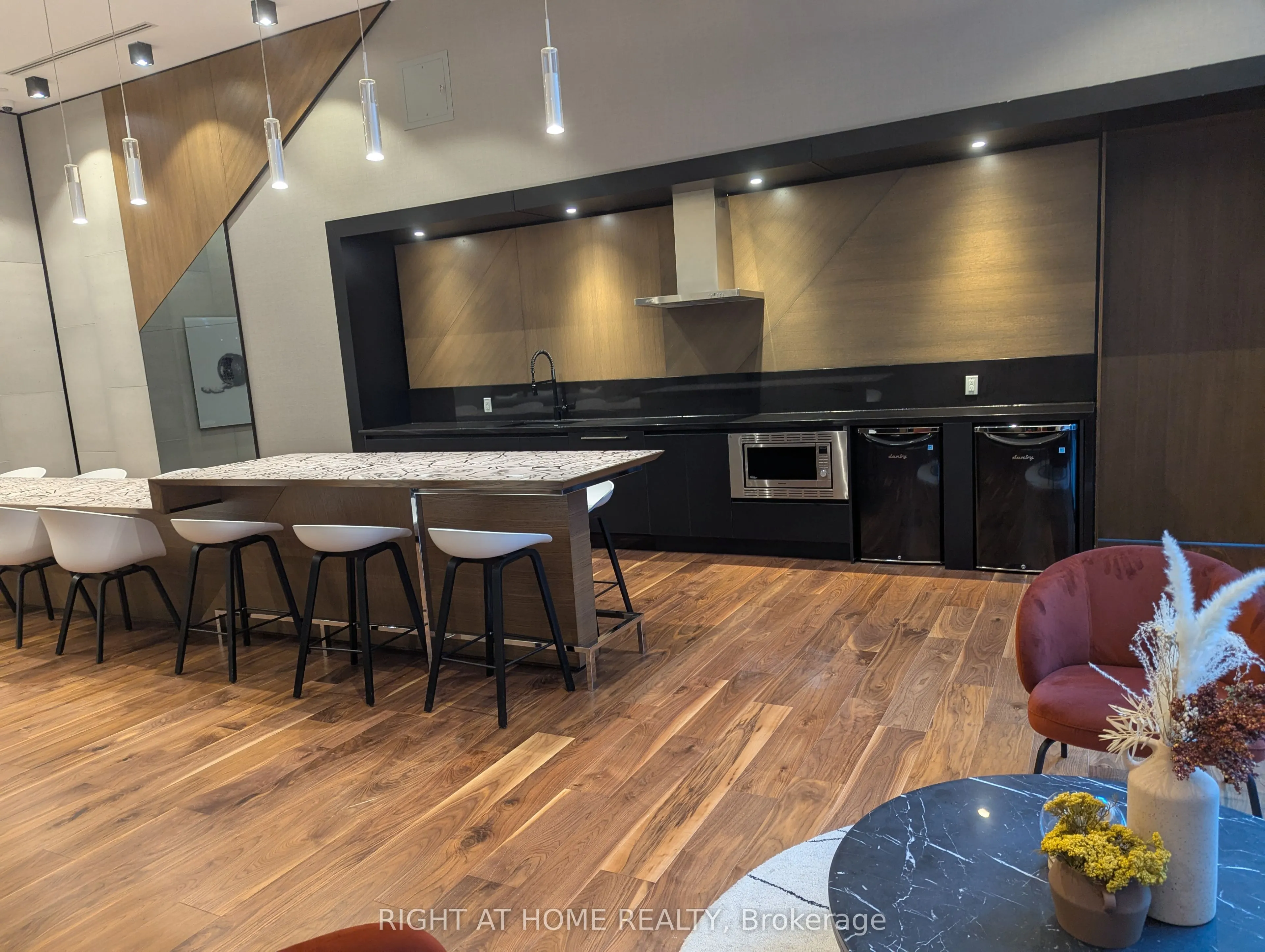 8119 Birchmount Road, #1502