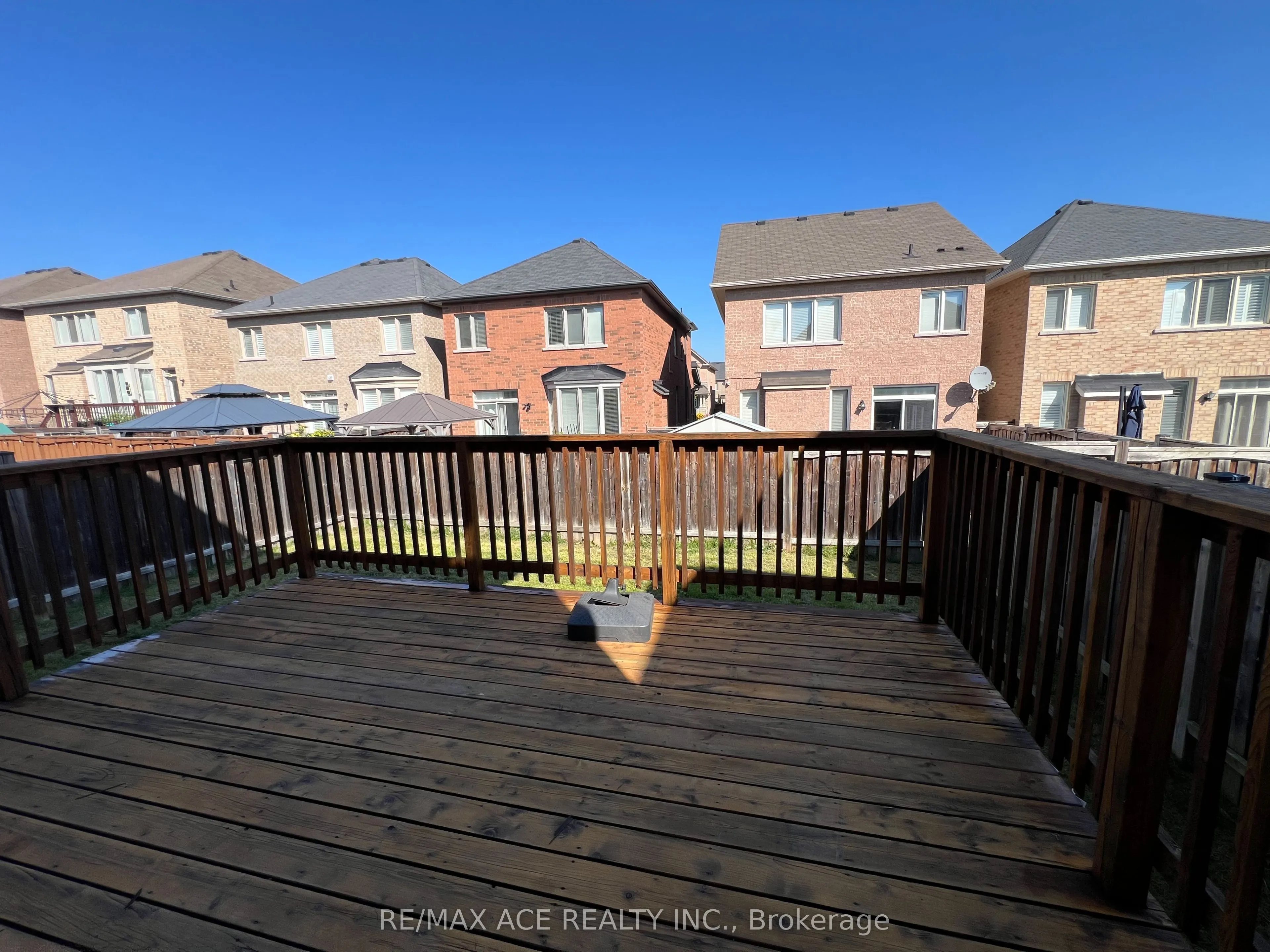 23 Grayleaf Drive
