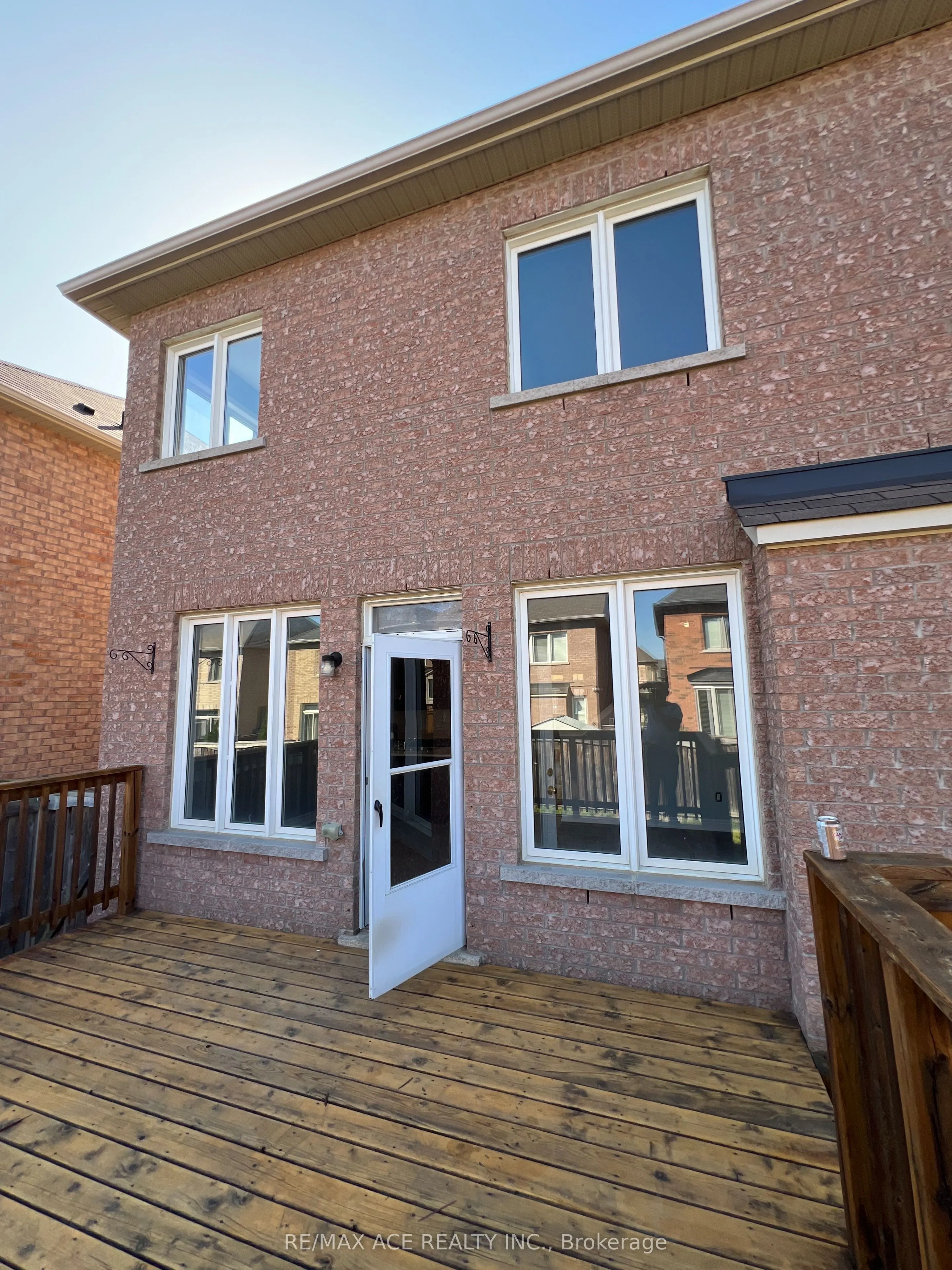 23 Grayleaf Drive