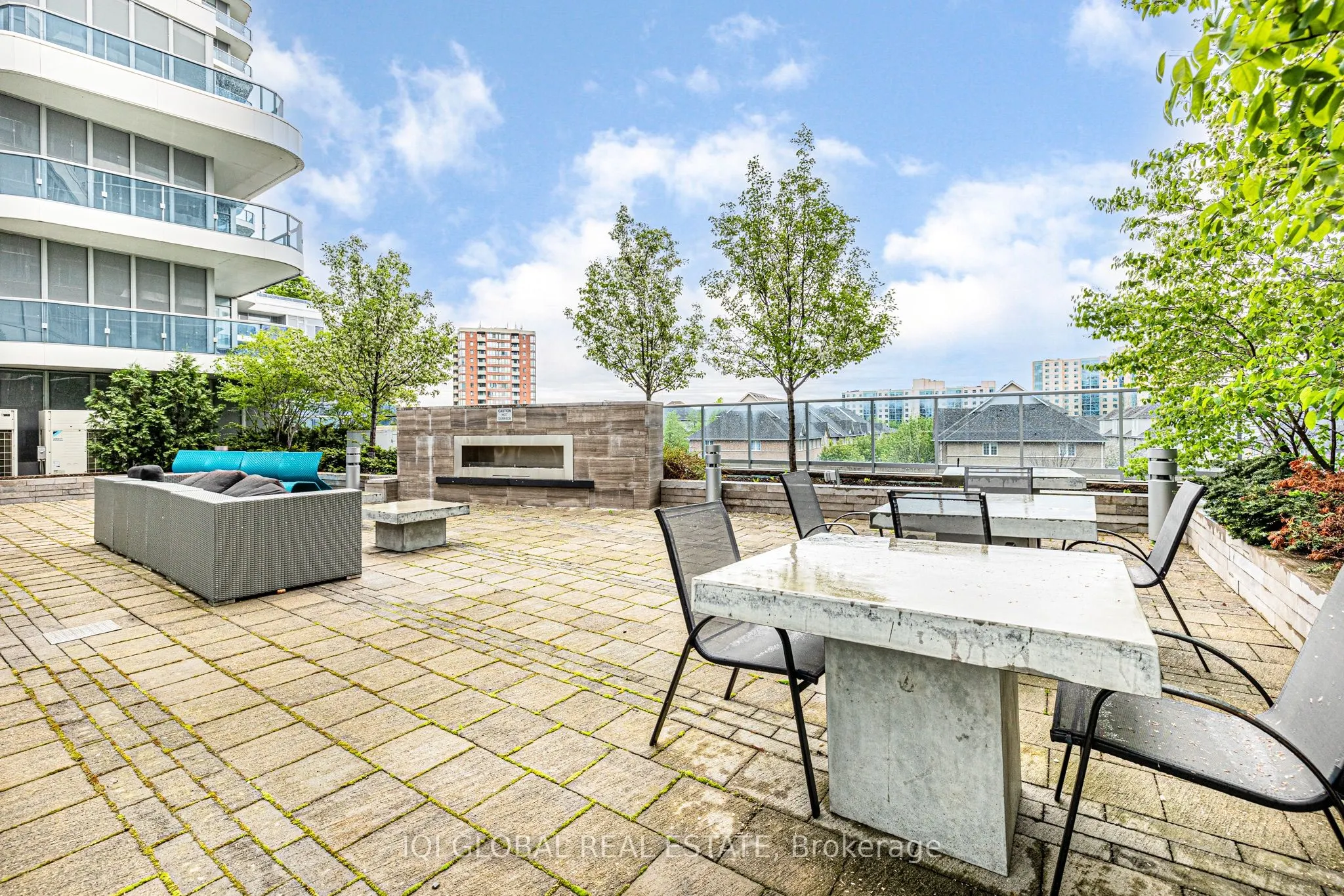 9471 Yonge Street, #301