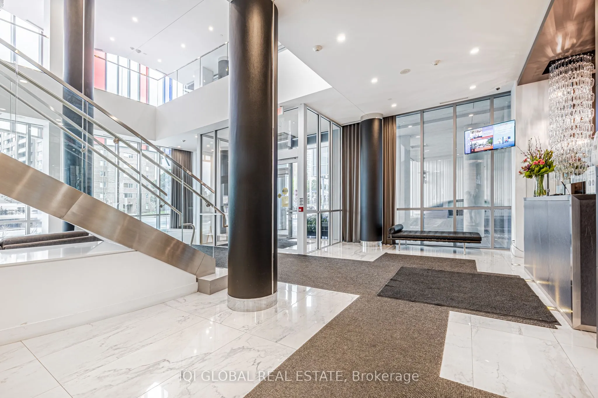 9471 Yonge Street, #301