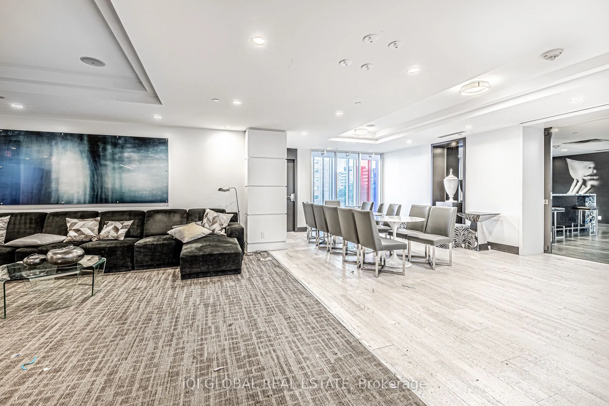 9471 Yonge Street, #301