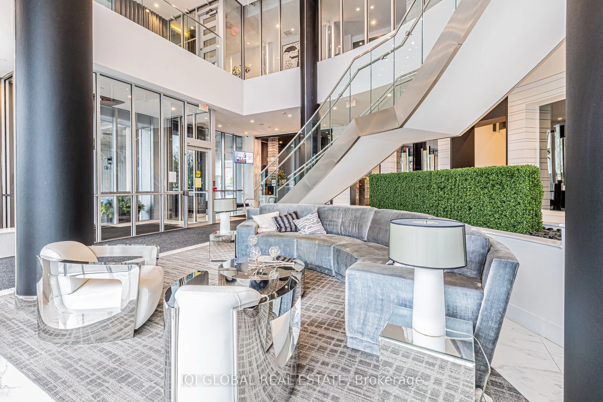 9471 Yonge Street, #301