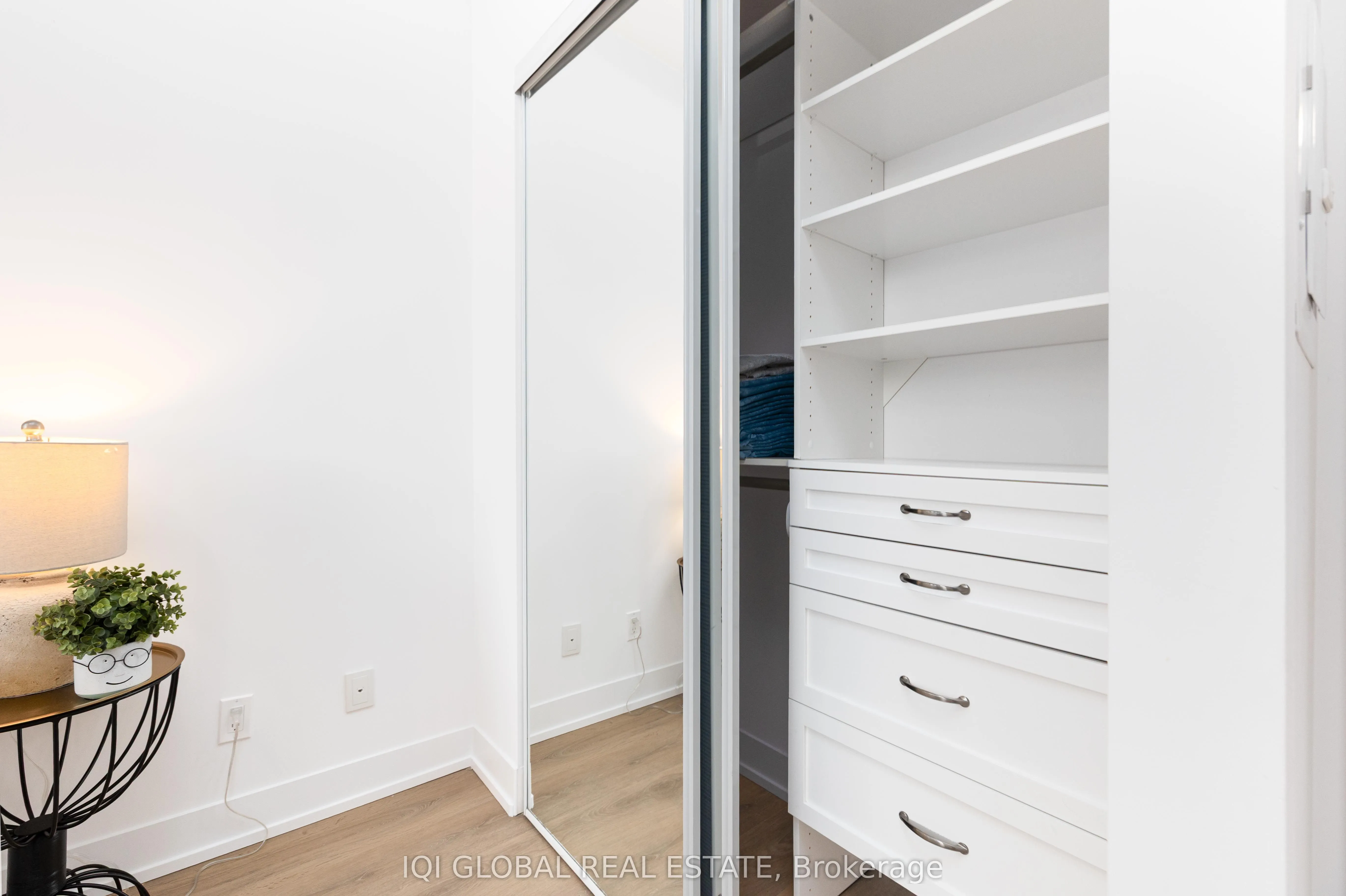 9471 Yonge Street, #301
