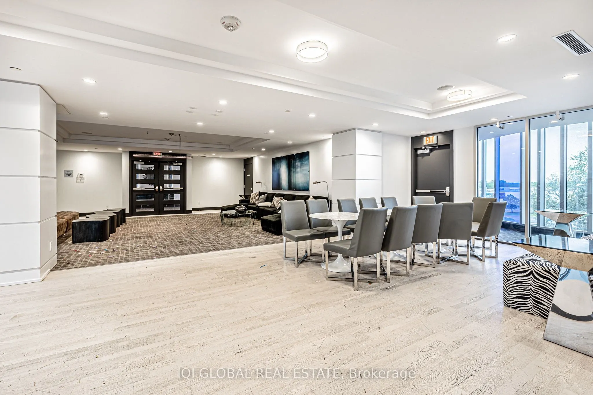 9471 Yonge Street, #301