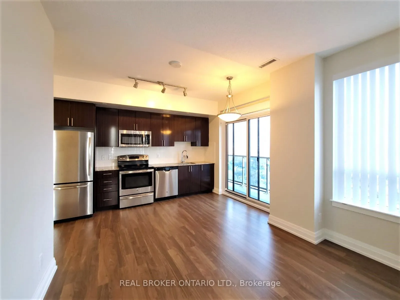 7165 Yonge Street, #1609