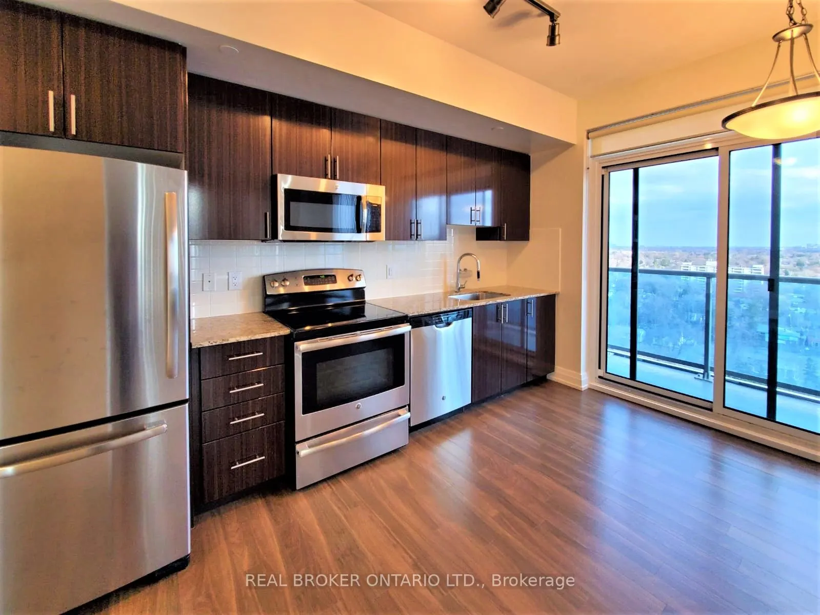7165 Yonge Street, #1609