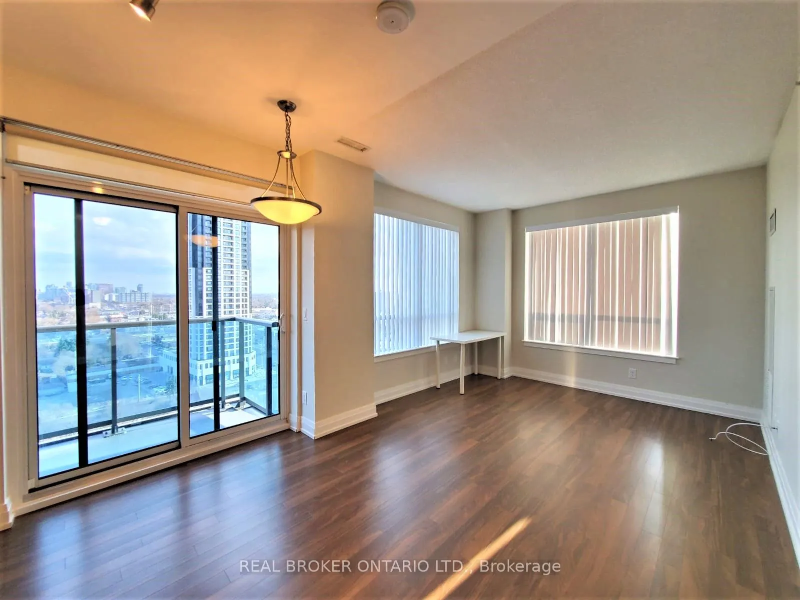 7165 Yonge Street, #1609