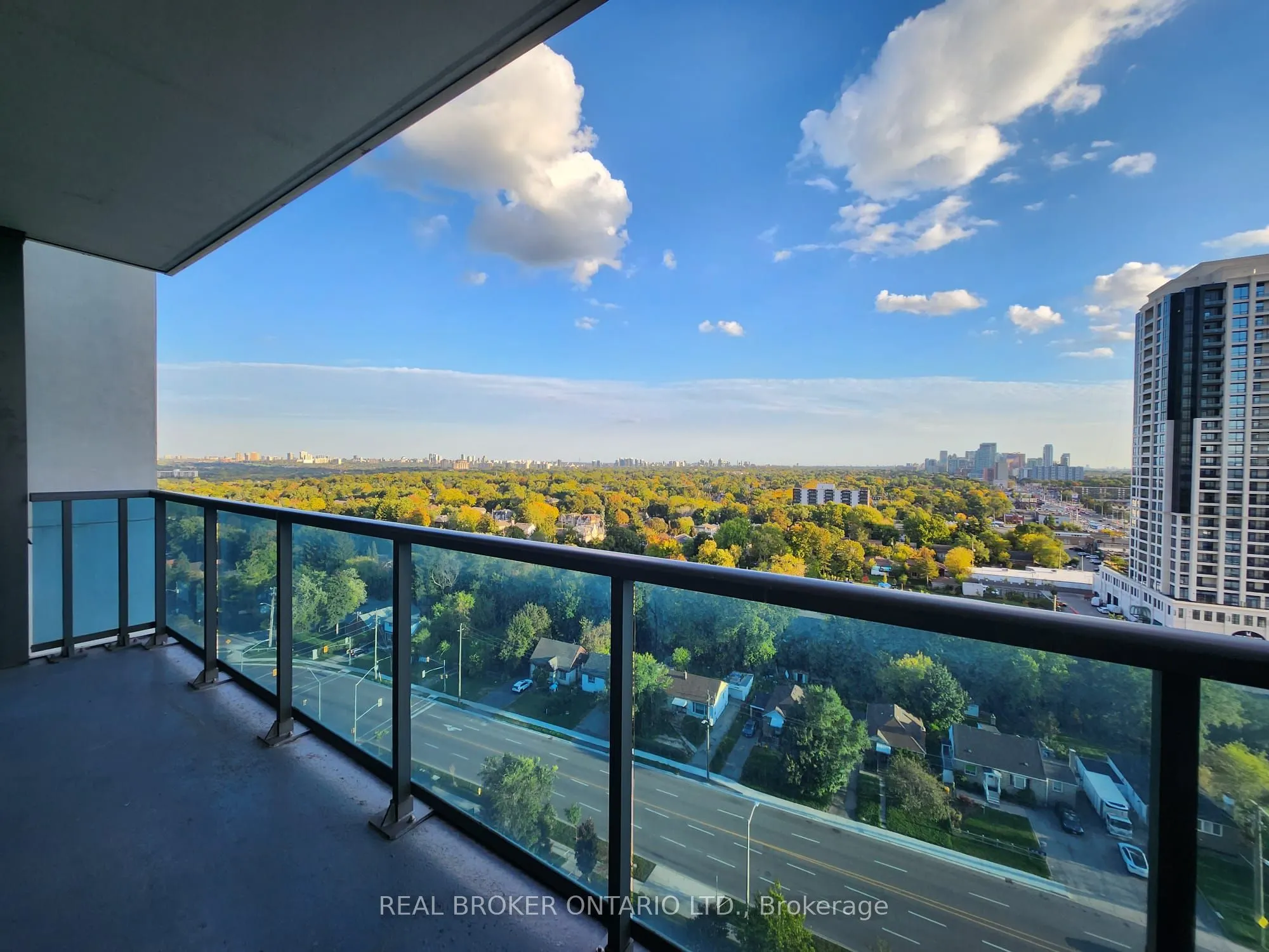 7165 Yonge Street, #1609