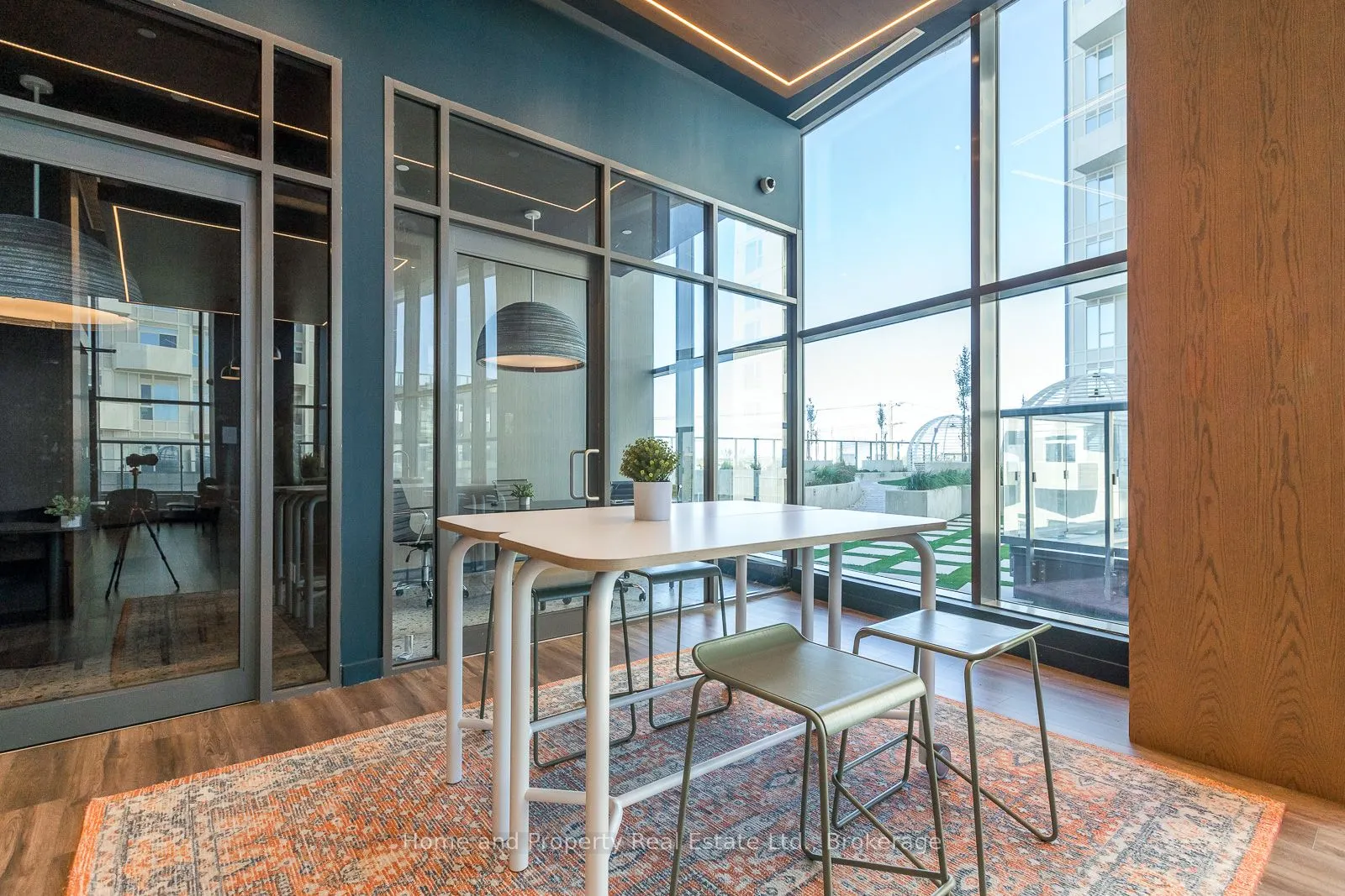 10 Abeja Street, #1213