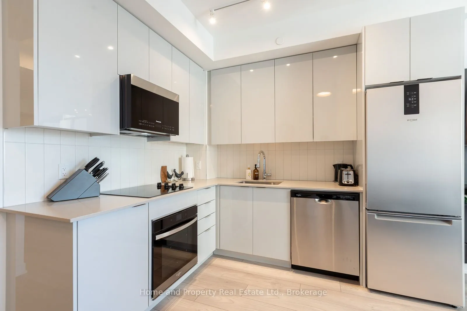 10 Abeja Street, #1213