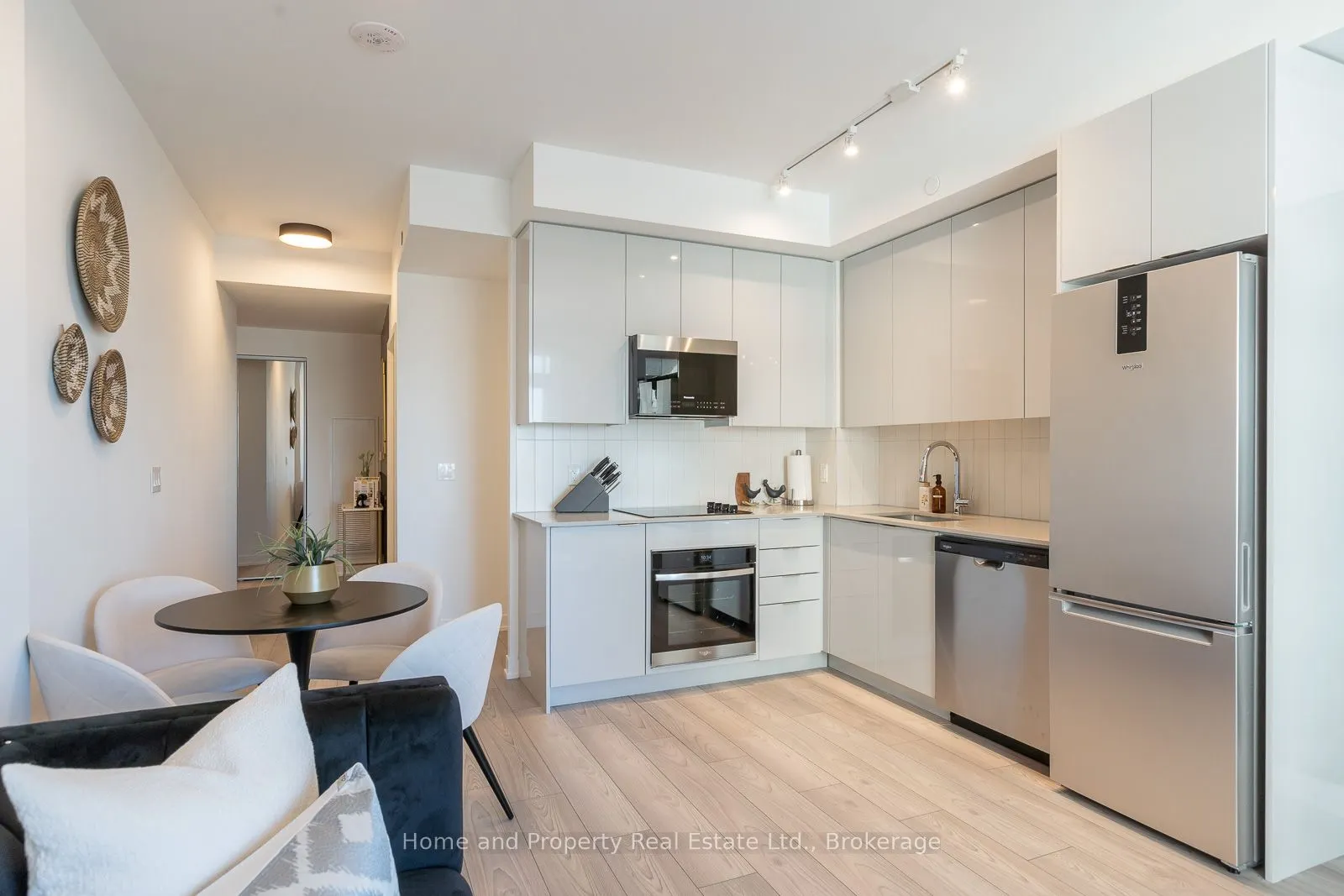 10 Abeja Street, #1213