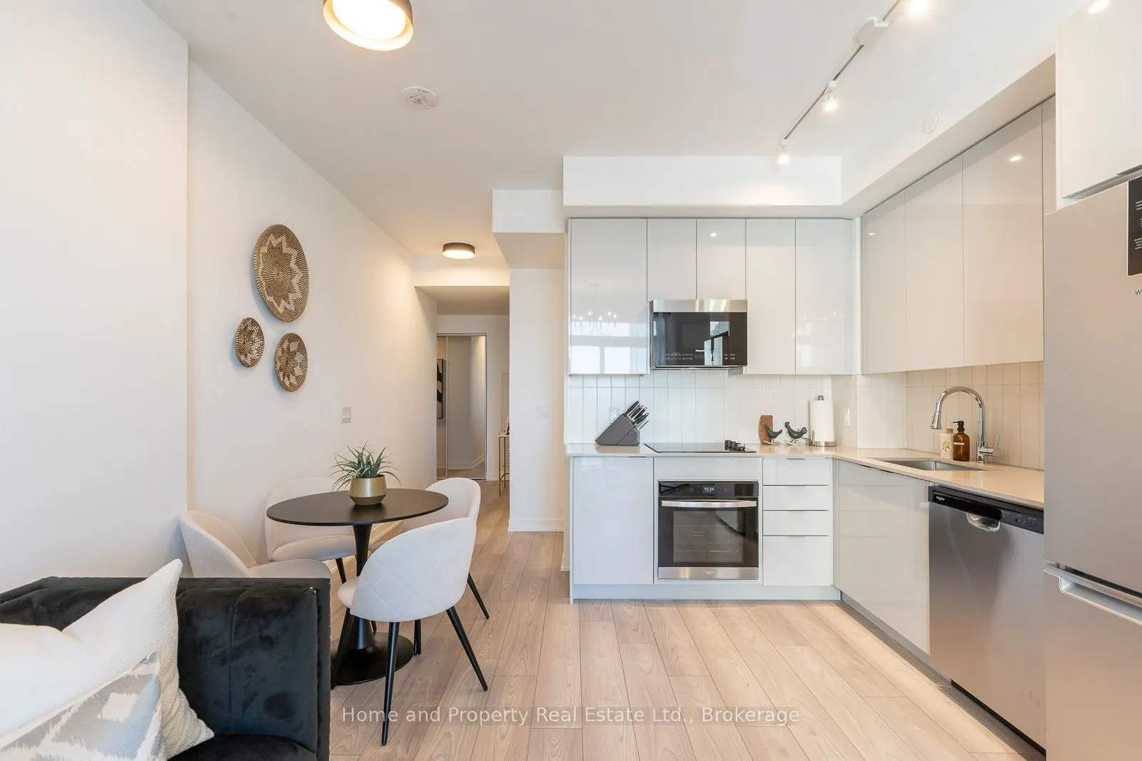 10 Abeja Street, #1213