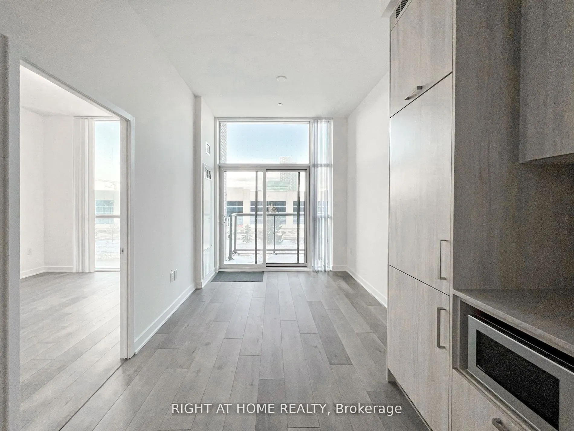 38 Honeycrisp Crescent, #215