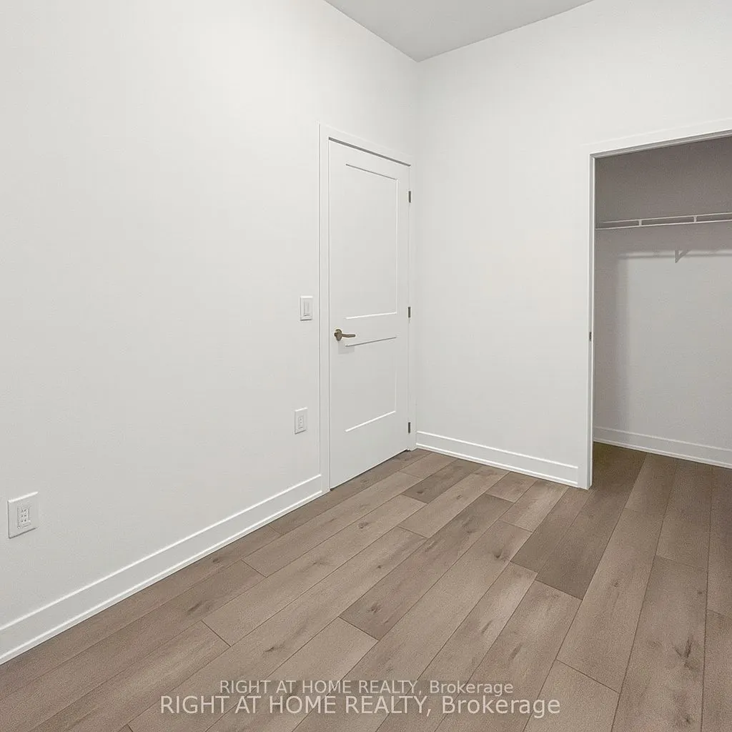 38 Honeycrisp Crescent, #215