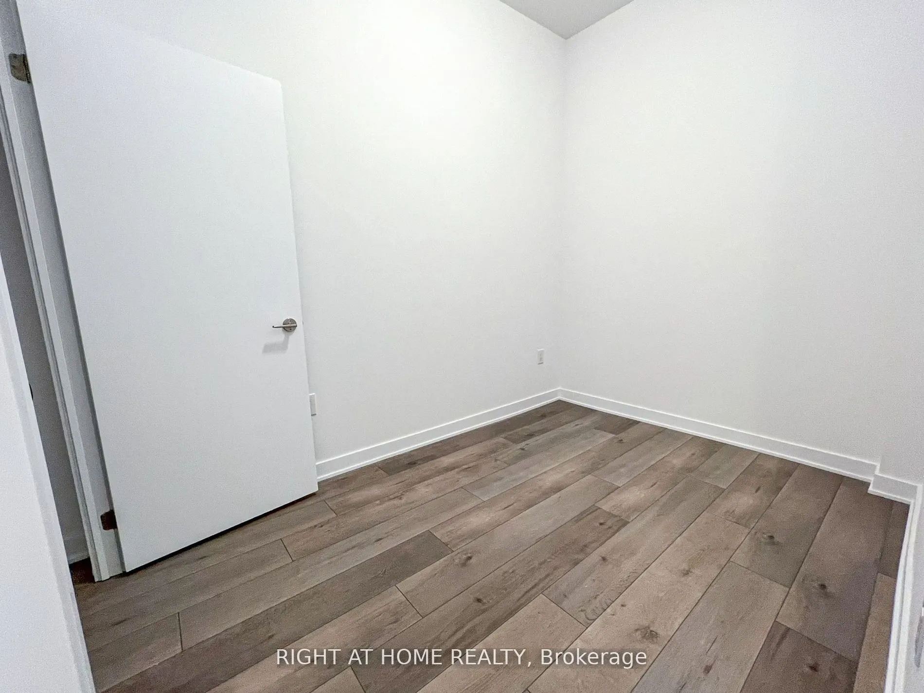 38 Honeycrisp Crescent, #215