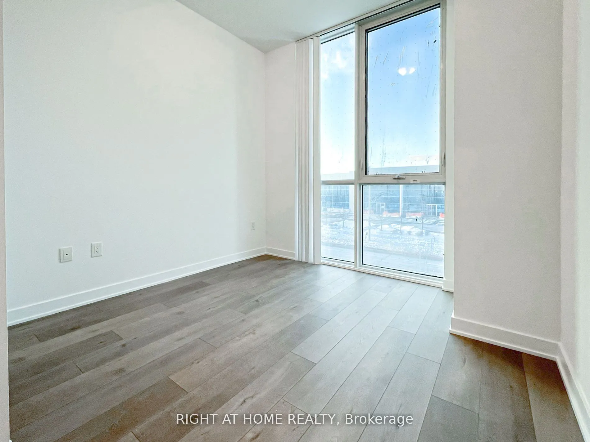 38 Honeycrisp Crescent, #215