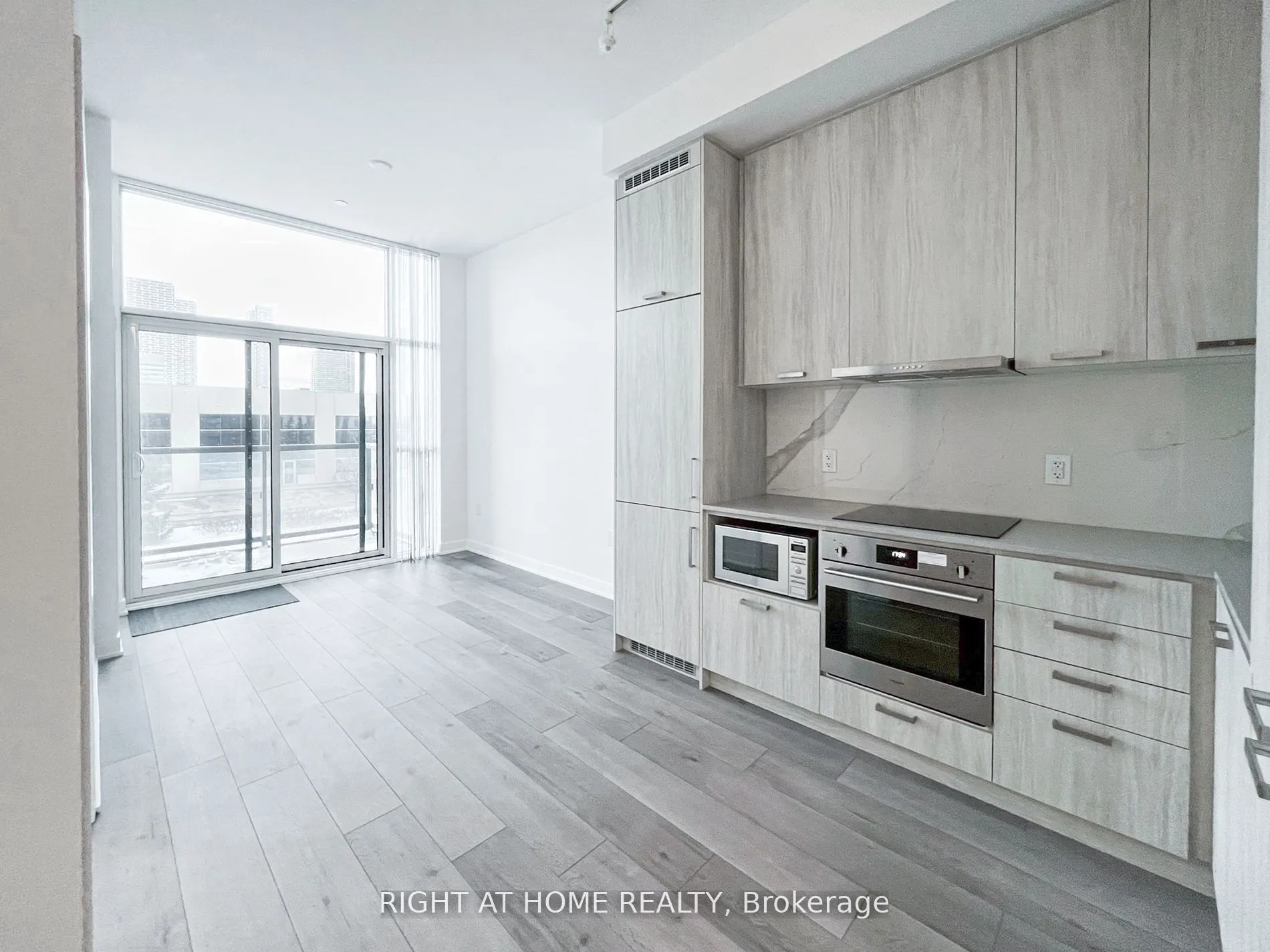 38 Honeycrisp Crescent, #215