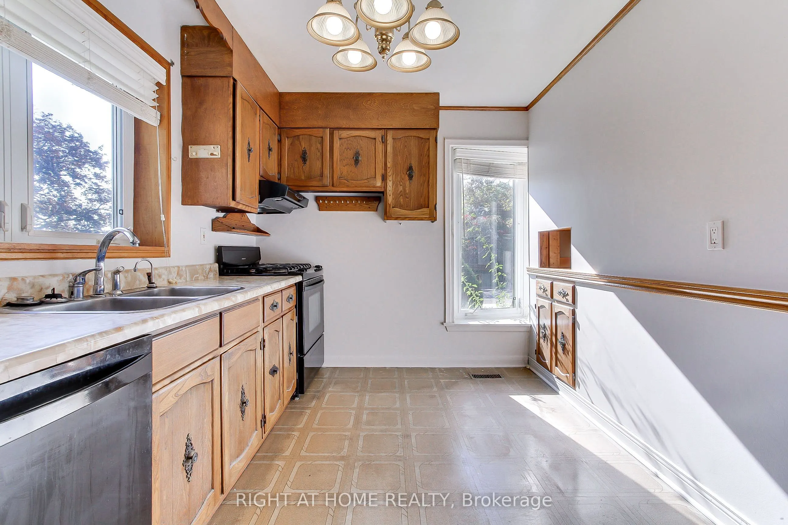 40 Kitimat Crescent