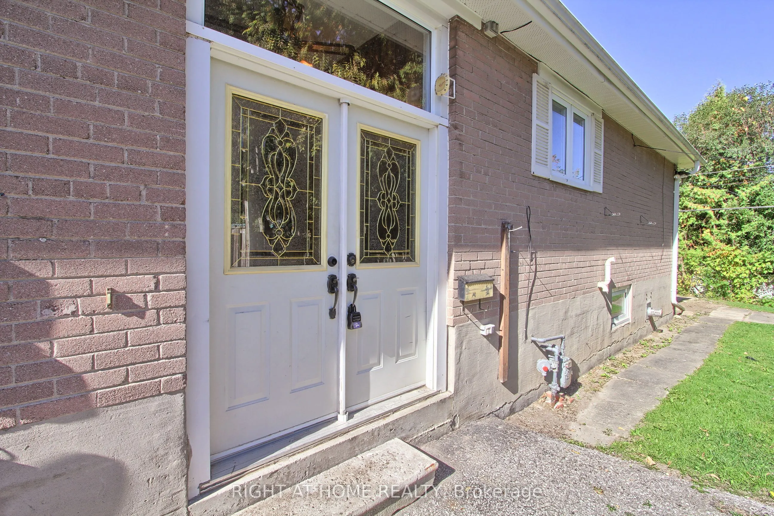 40 Kitimat Crescent