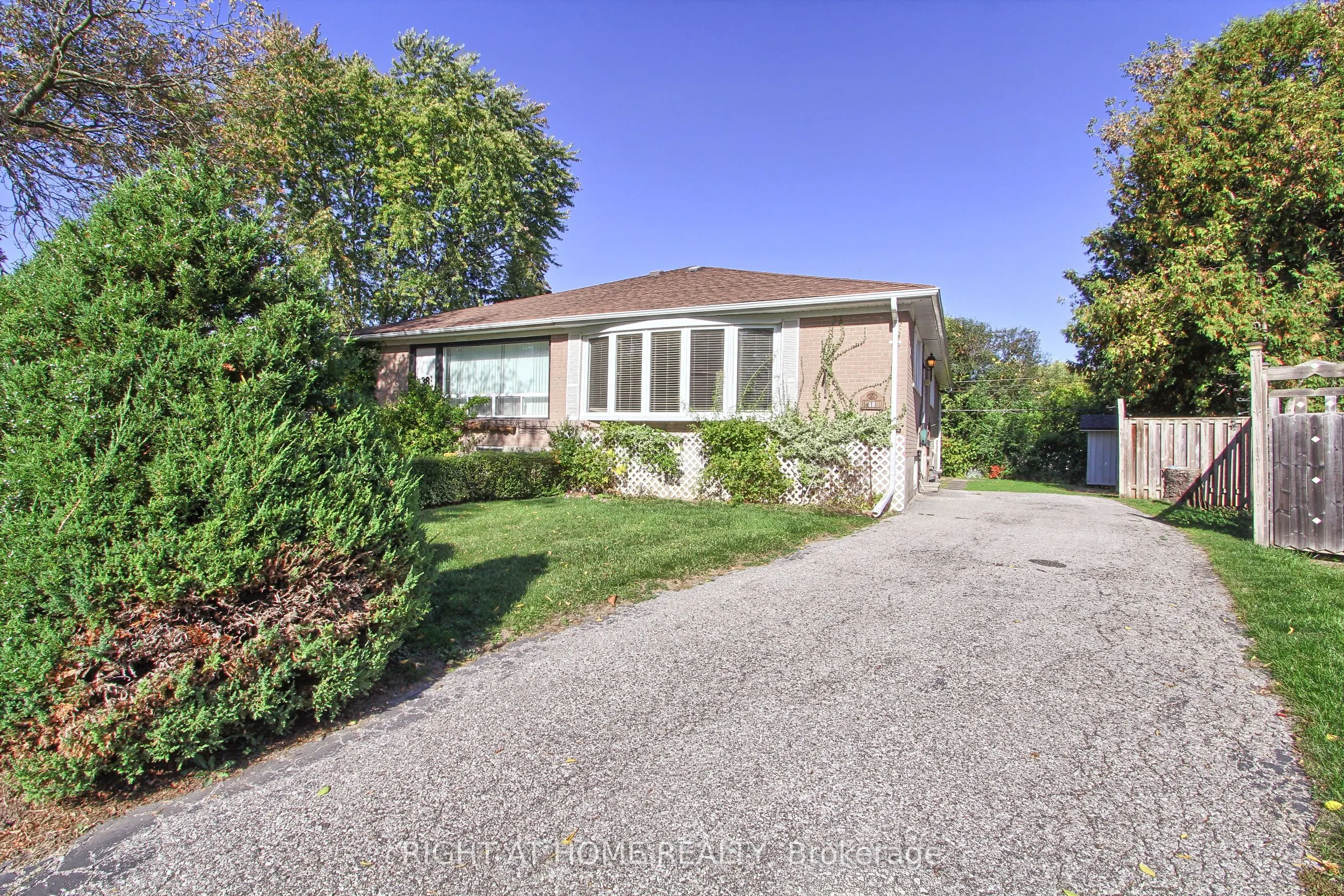 40 Kitimat Crescent
