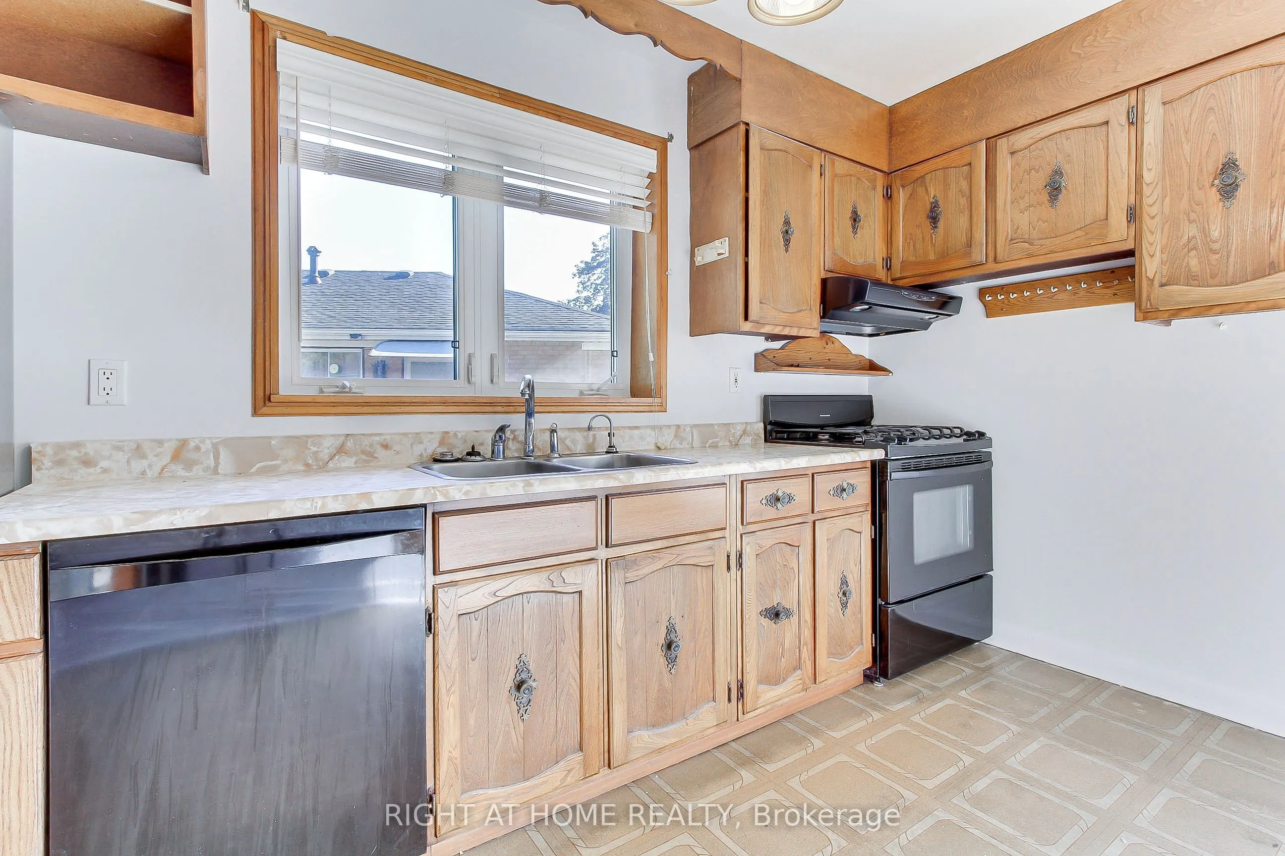 40 Kitimat Crescent