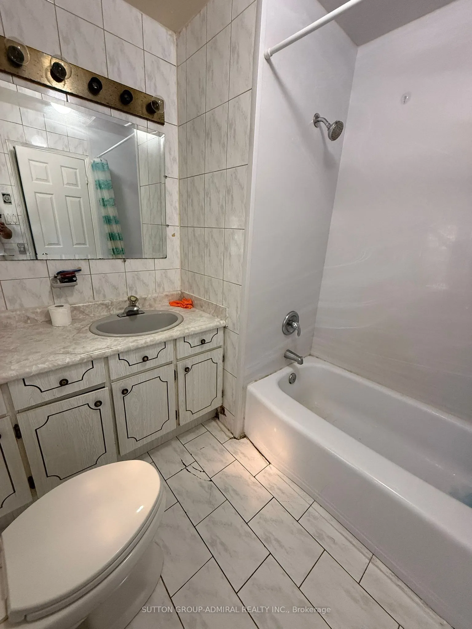 166 Kulpin Avenue, #Main floor