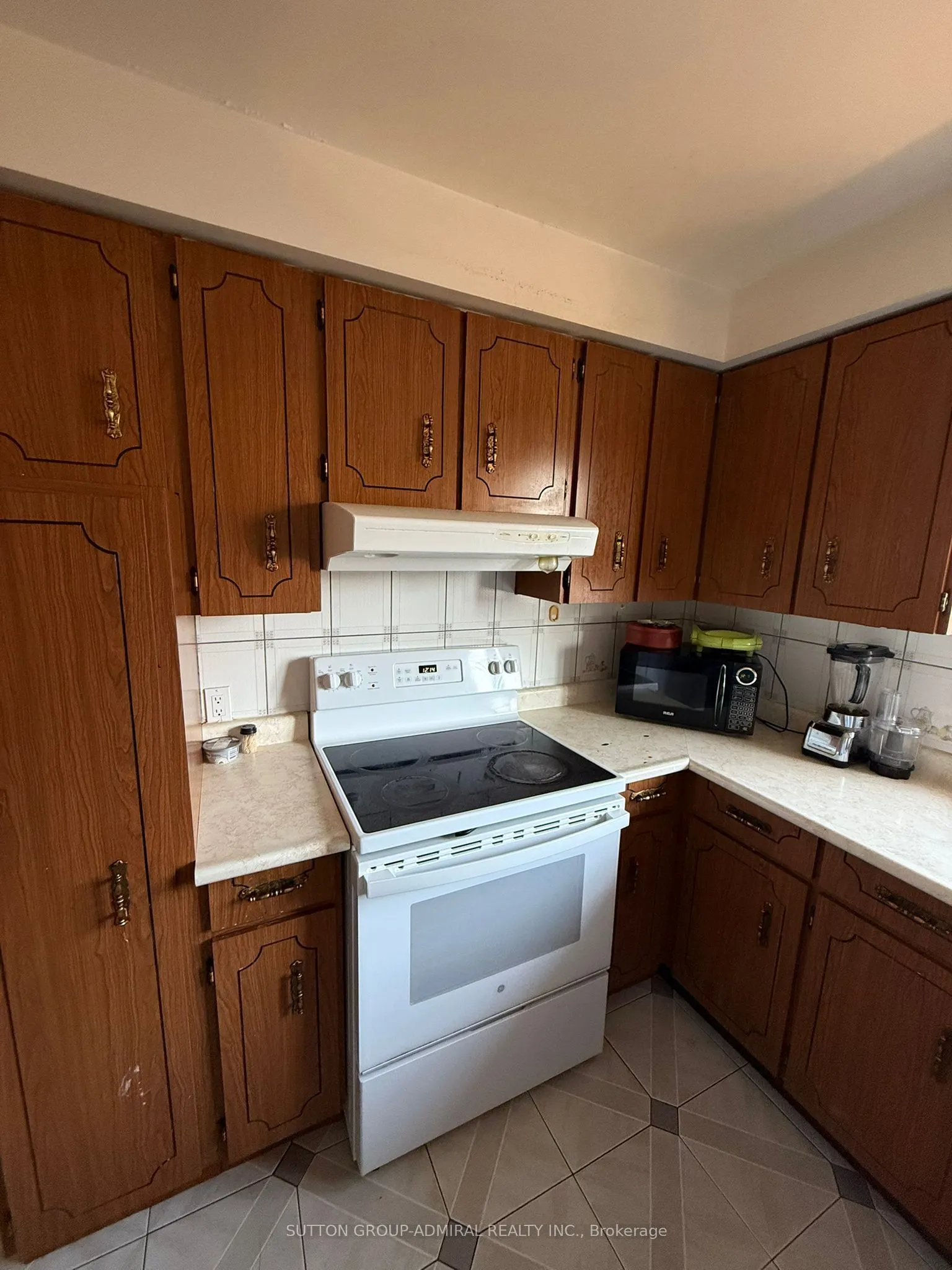 166 Kulpin Avenue, #Main floor