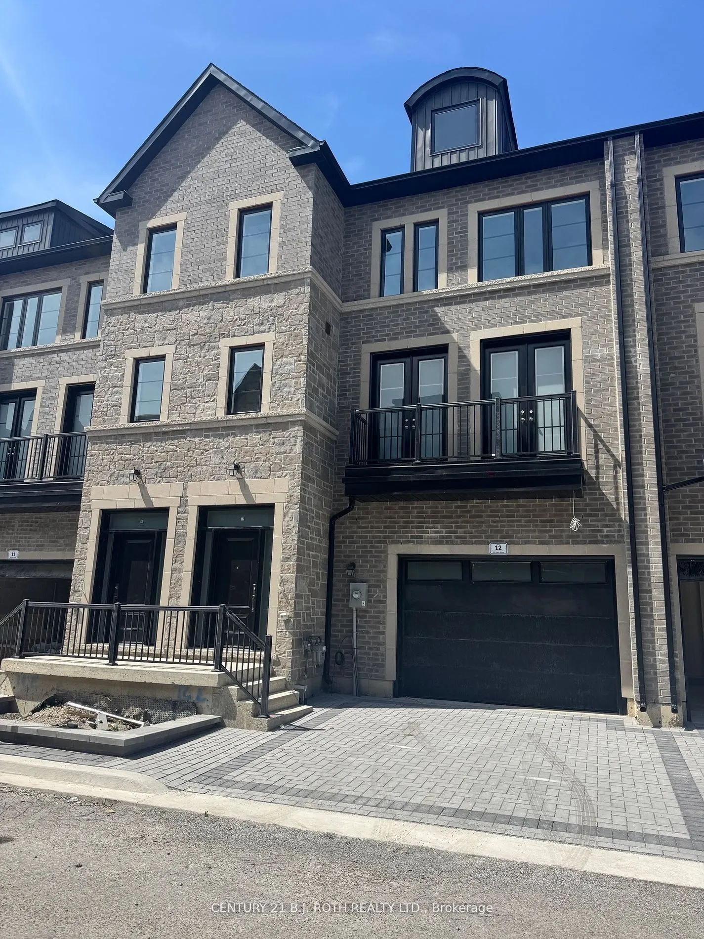 260 Eagle Street, #12