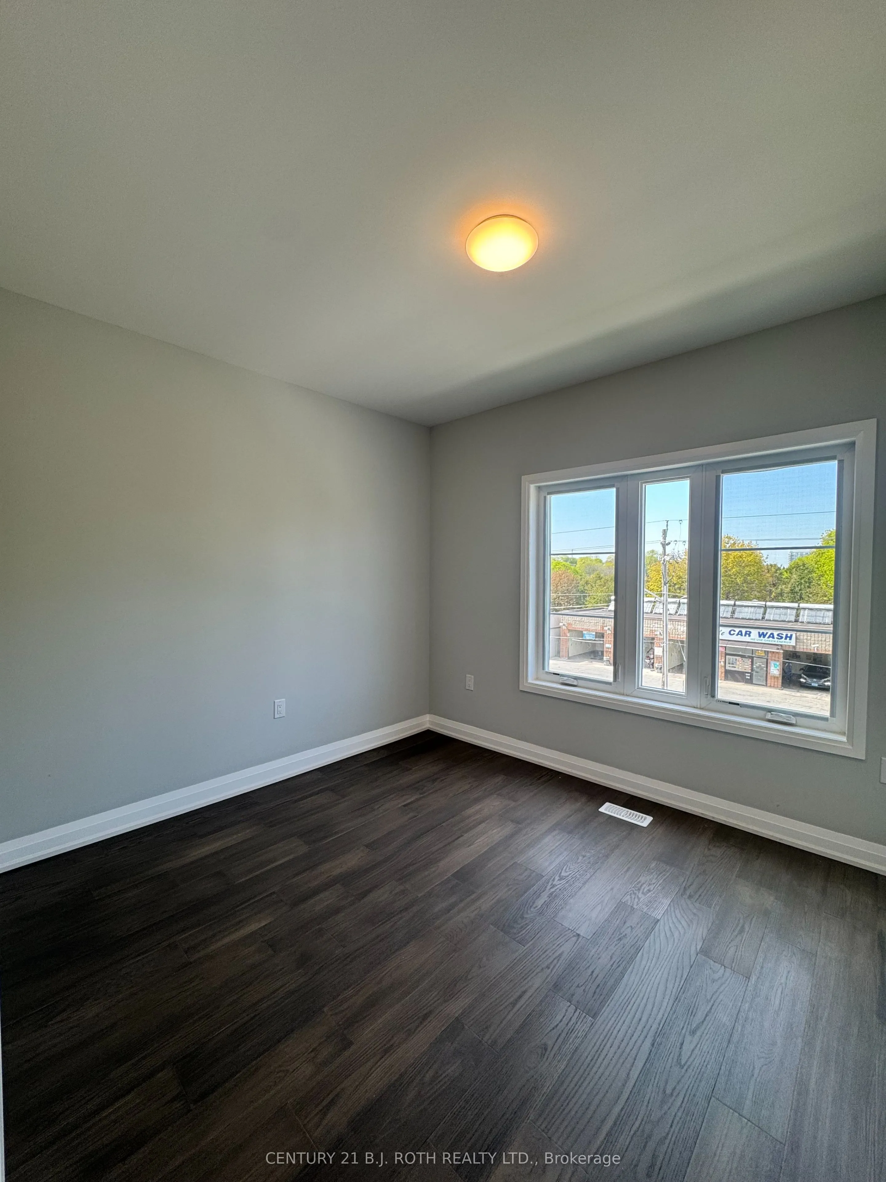 260 Eagle Street, #12