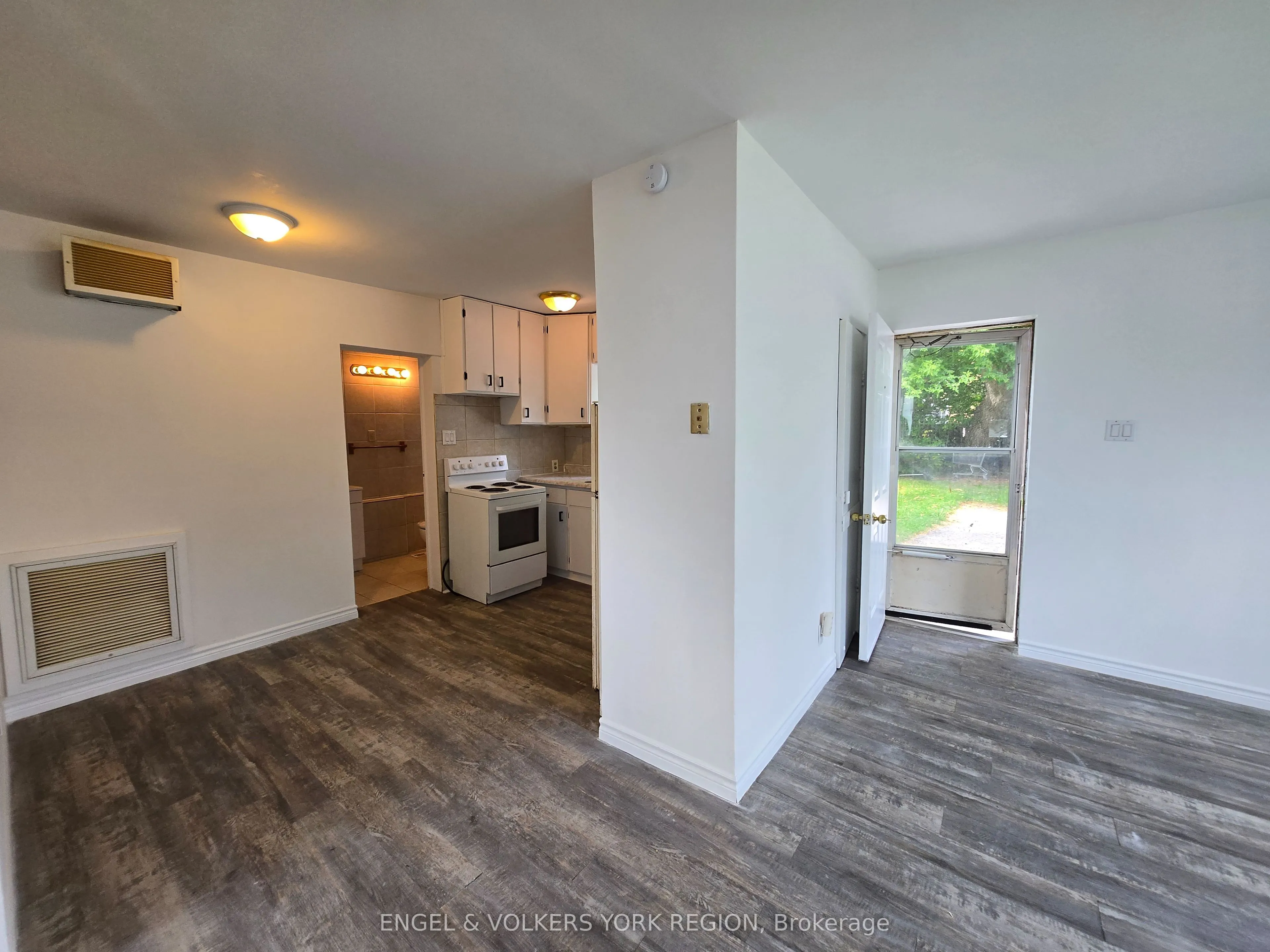 41 Essa Road S, #1