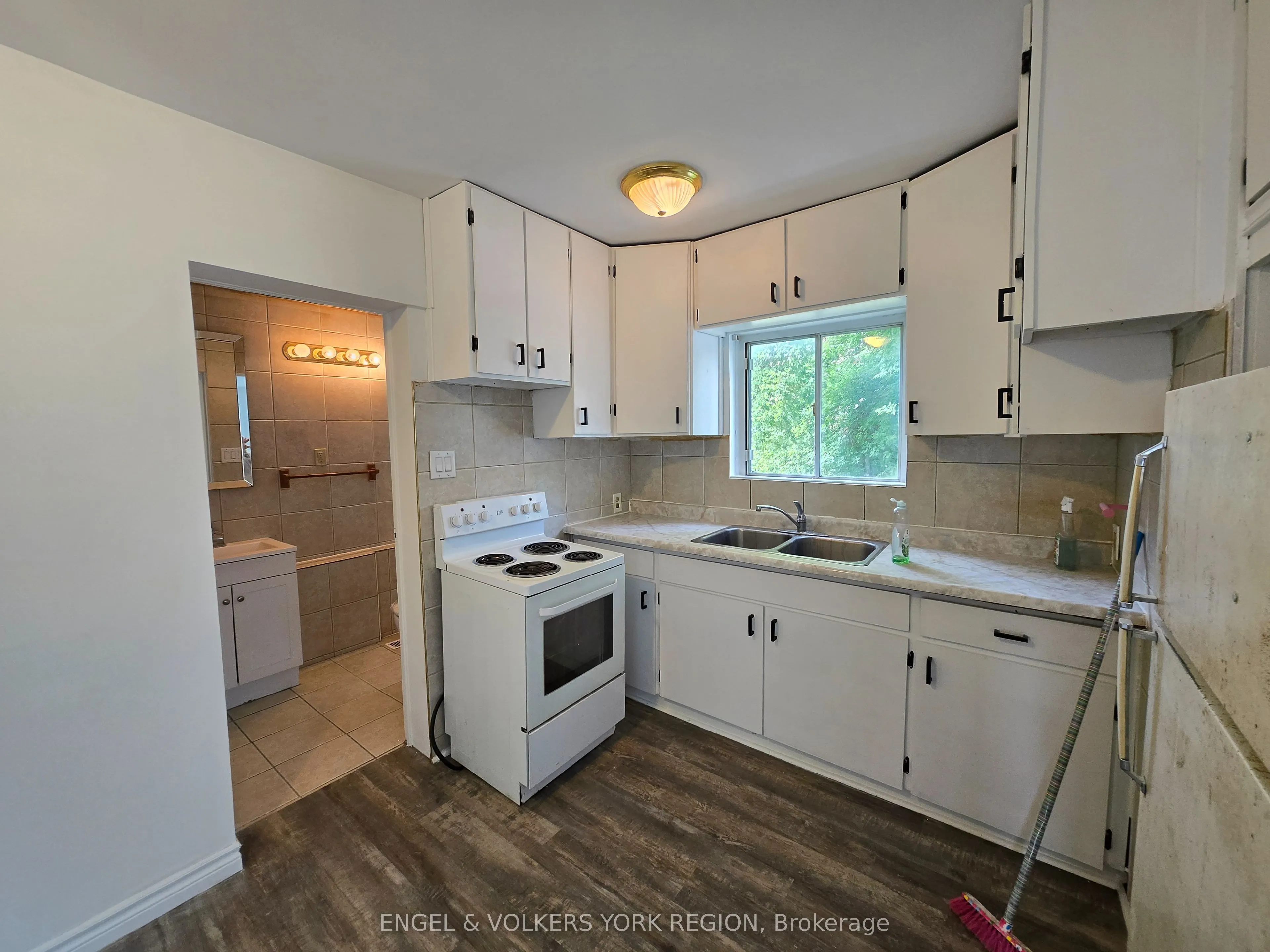 41 Essa Road S, #1