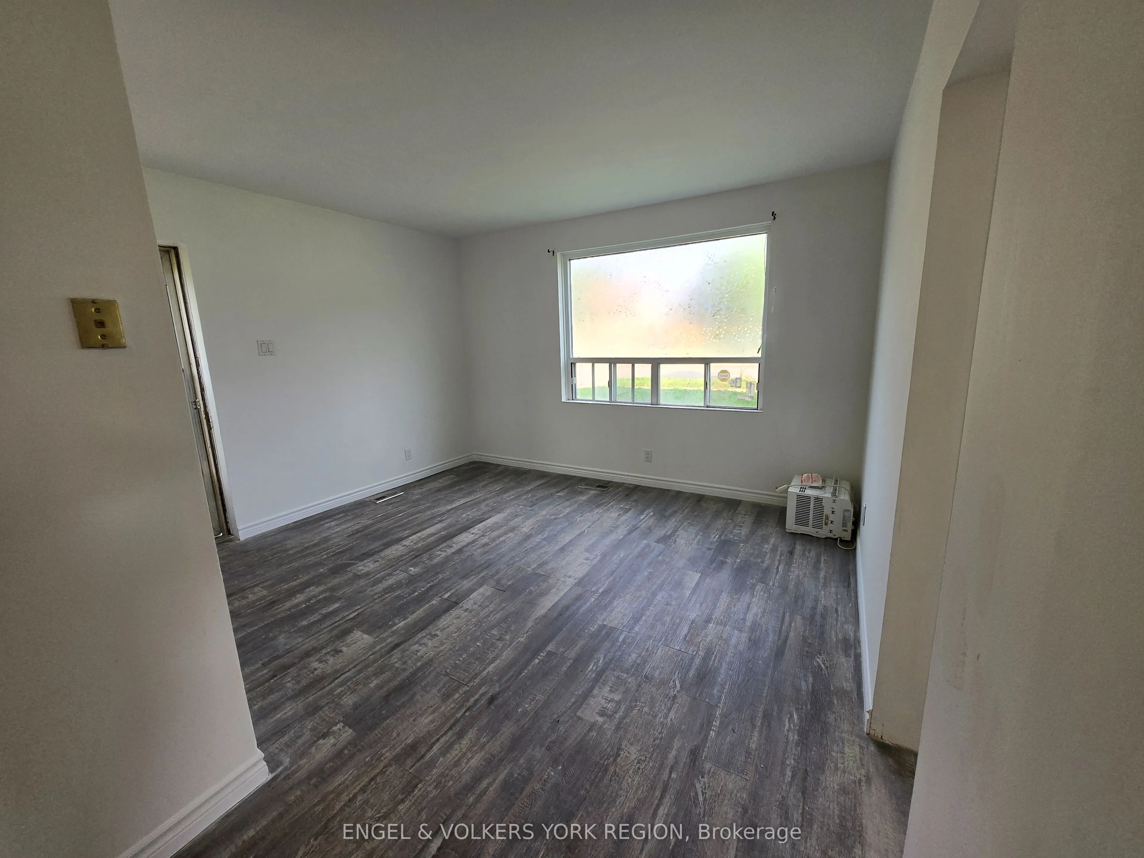 41 Essa Road S, #1