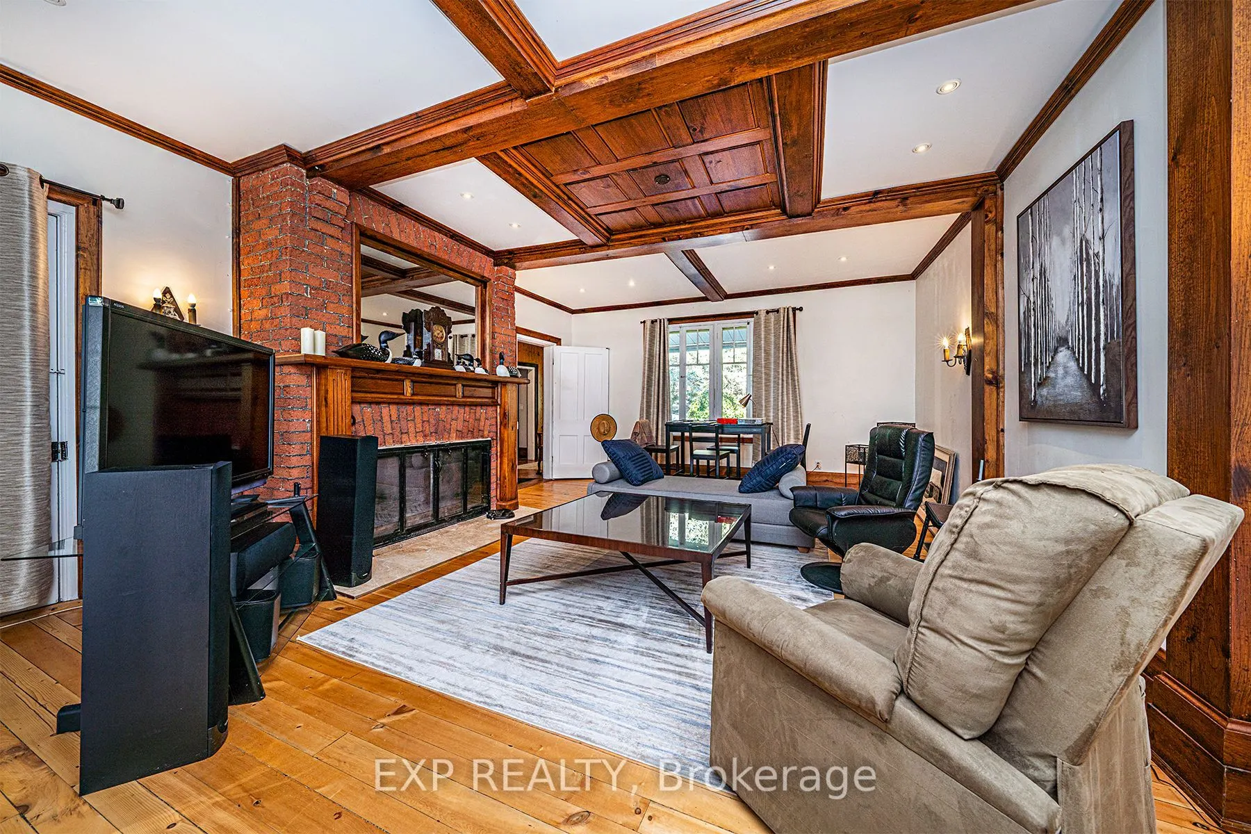 376 Lake Drive N