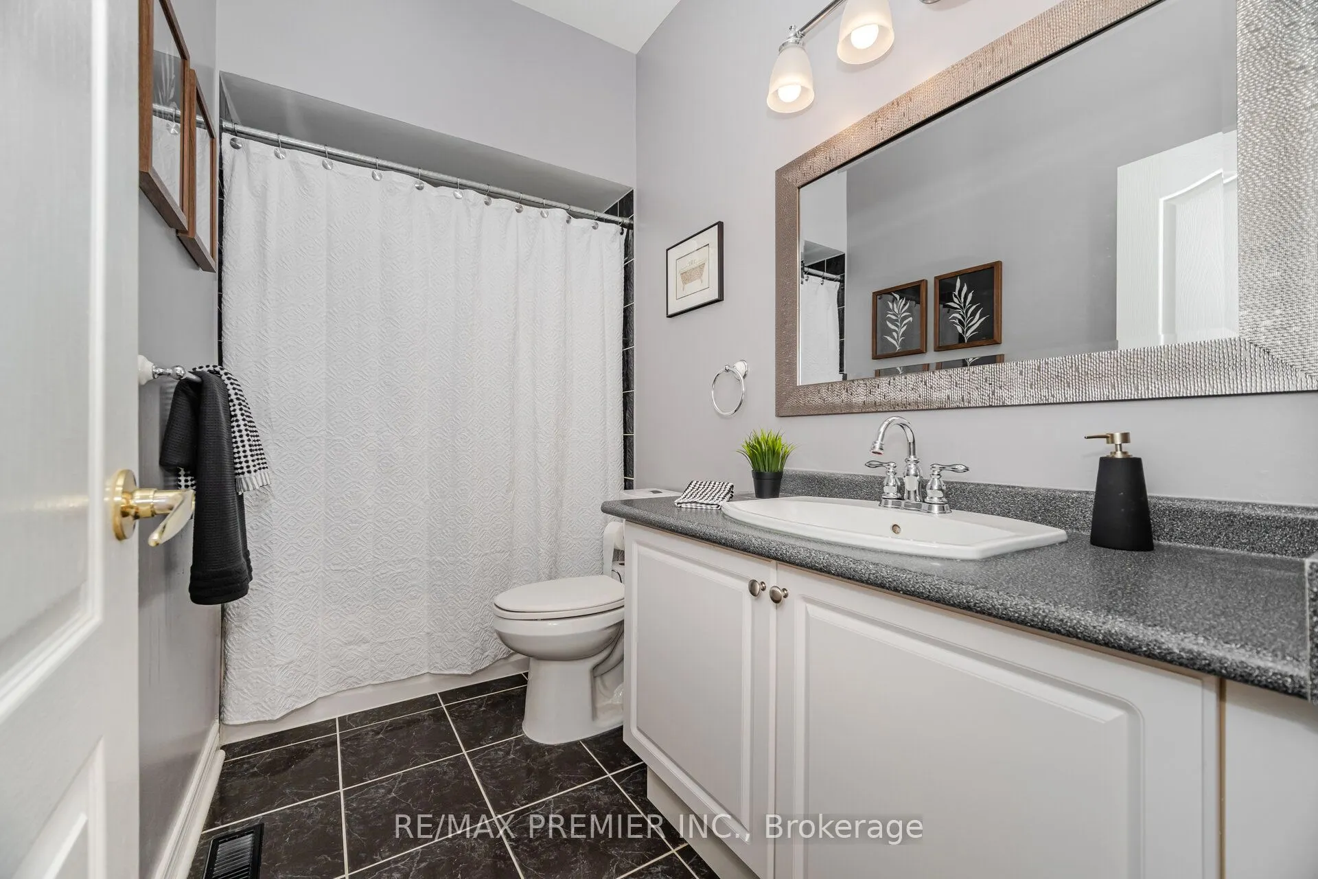 183 Regency View Heights