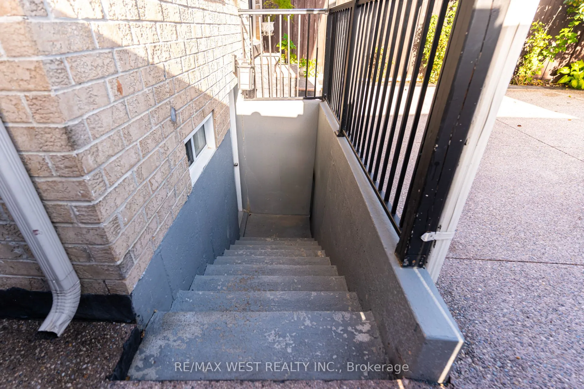 238 Wardlaw Place