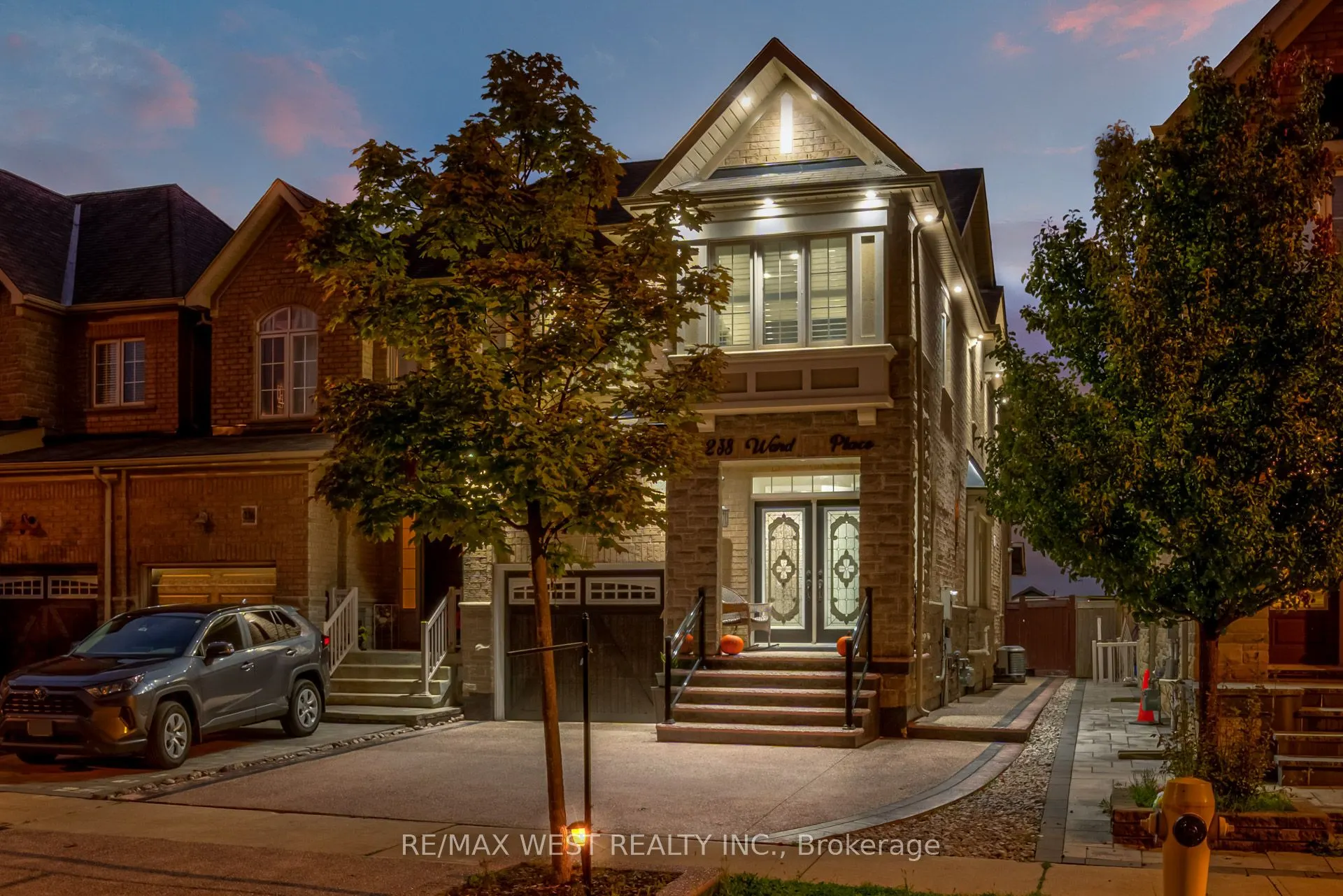 238 Wardlaw Place