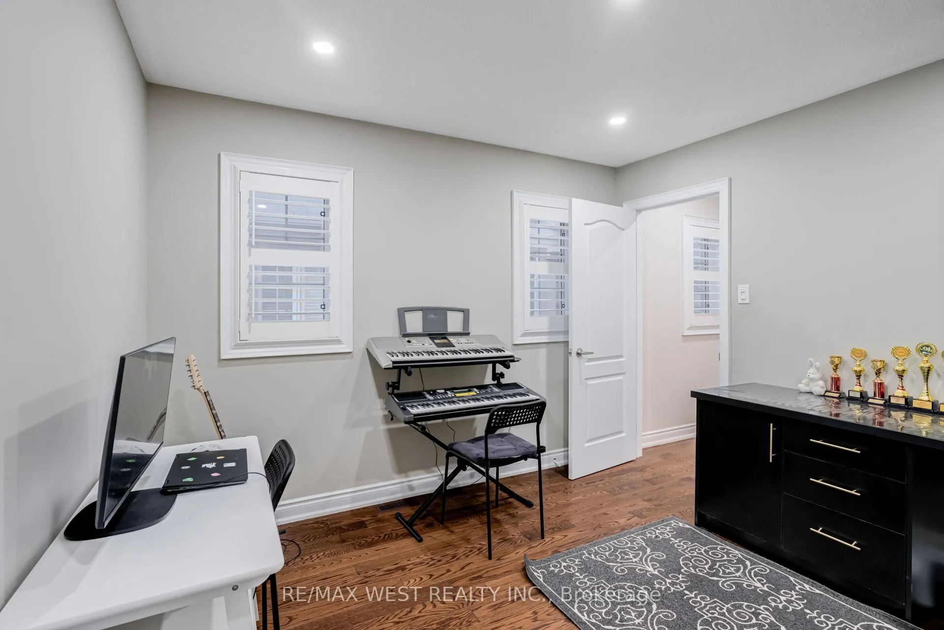 238 Wardlaw Place