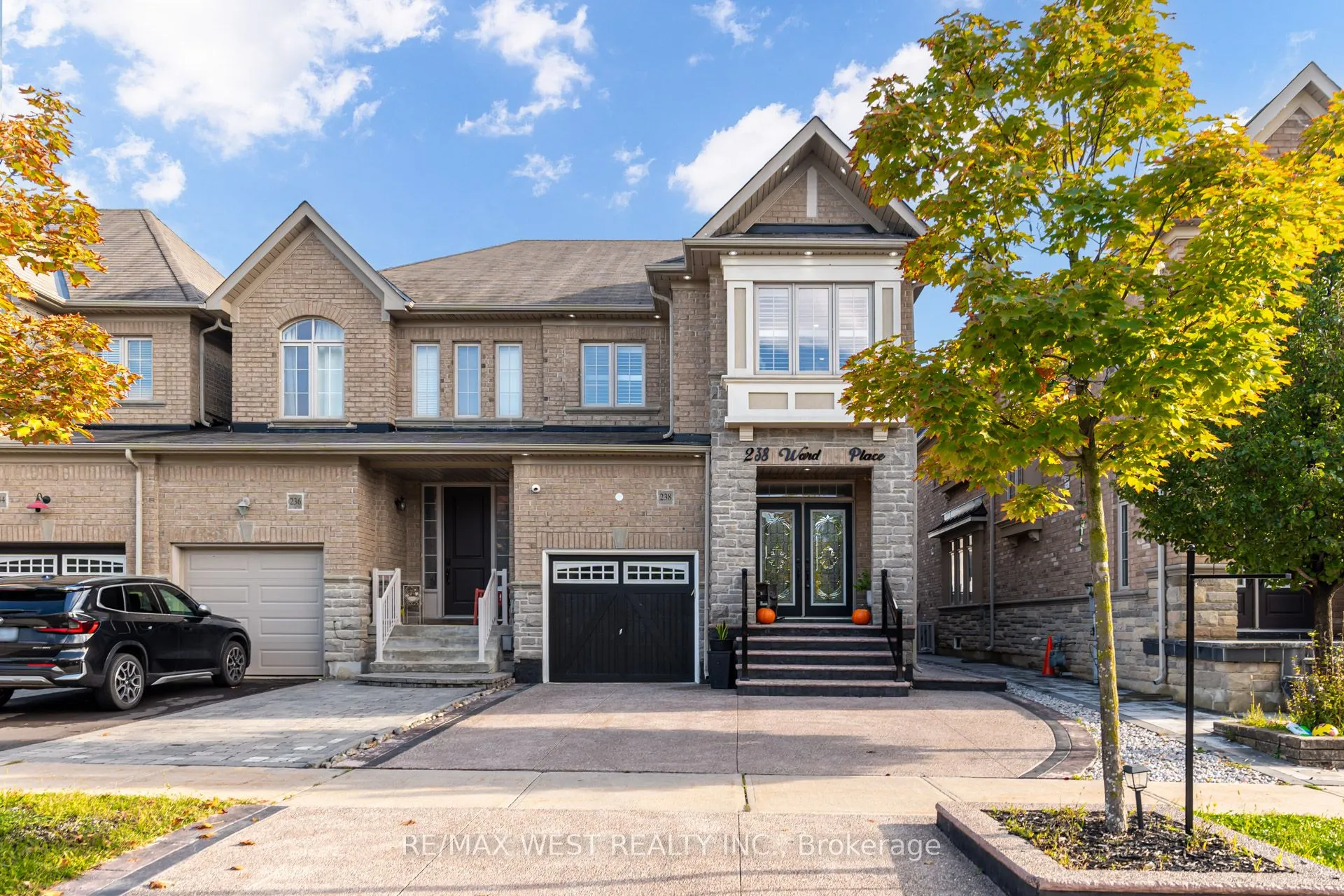238 Wardlaw Place