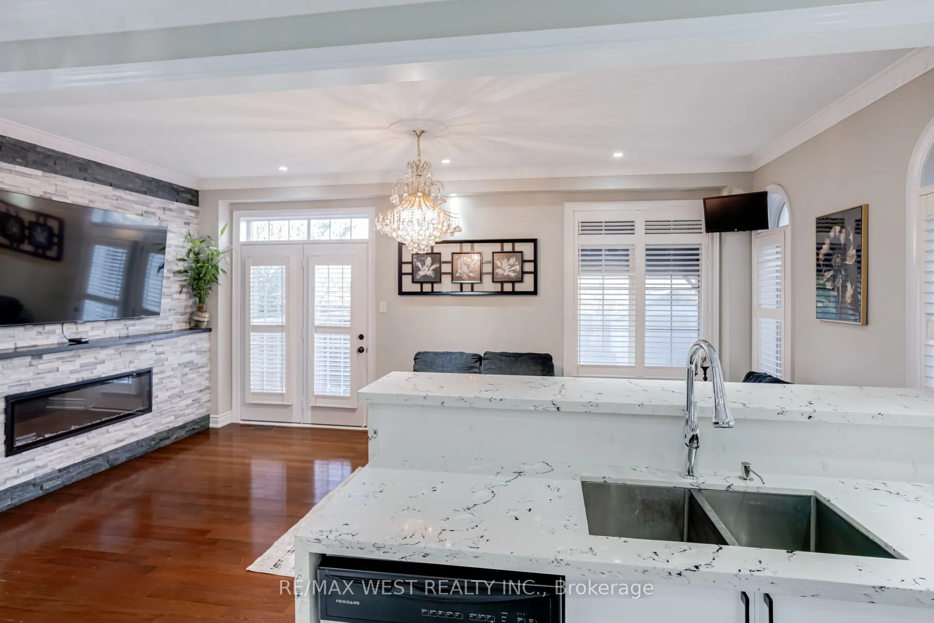 238 Wardlaw Place