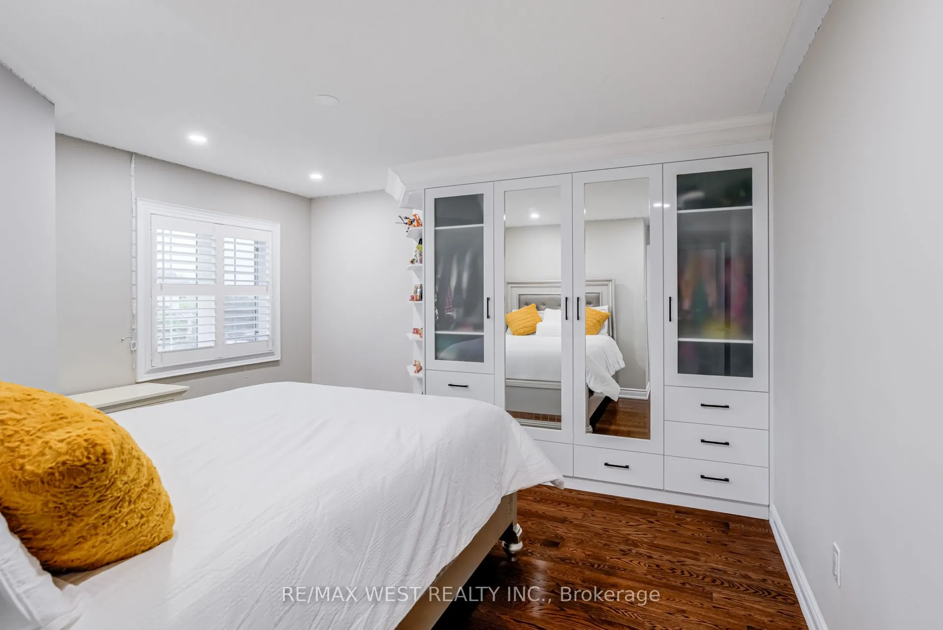 238 Wardlaw Place
