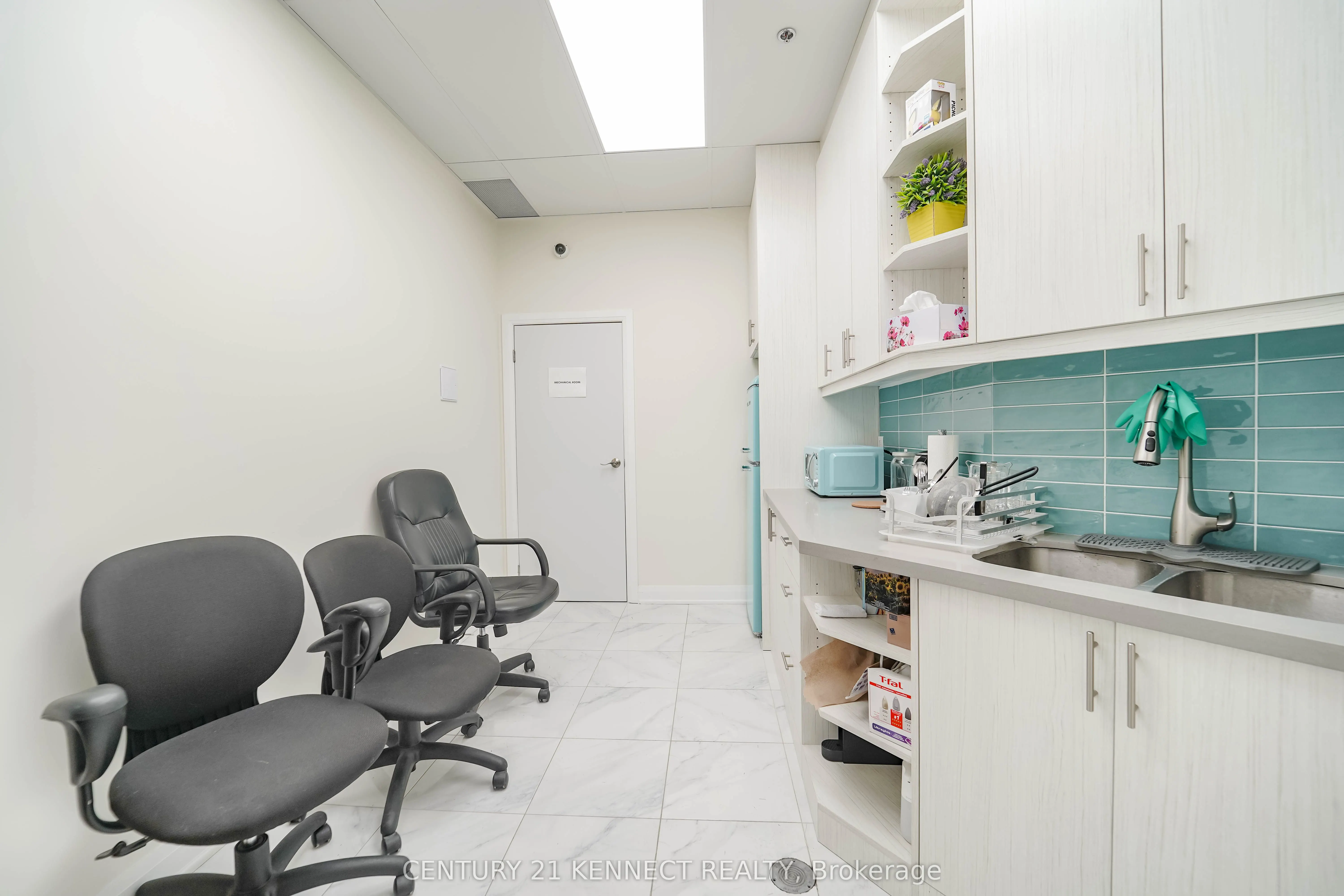 7780 Woodbine Avenue, #16