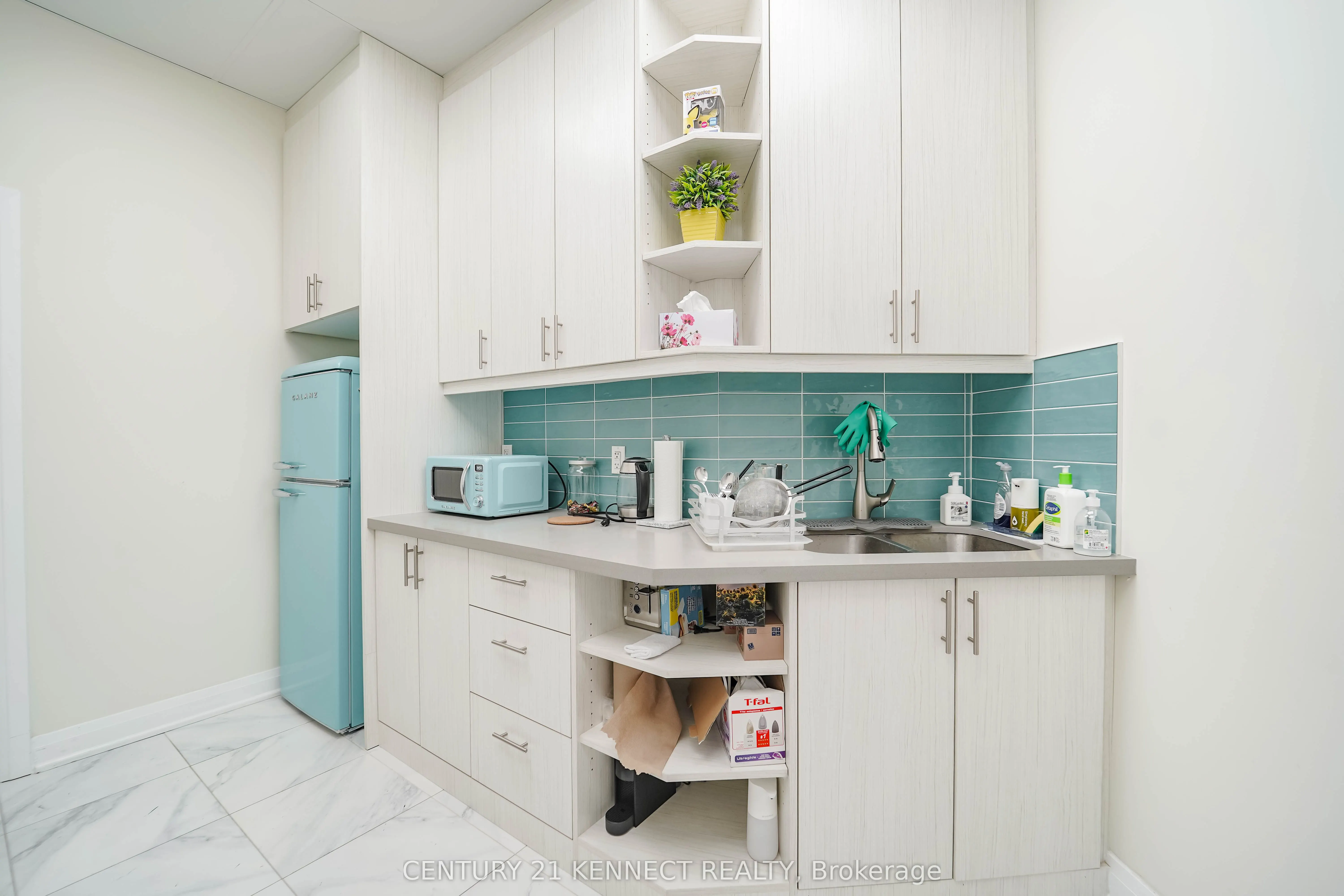 7780 Woodbine Avenue, #16