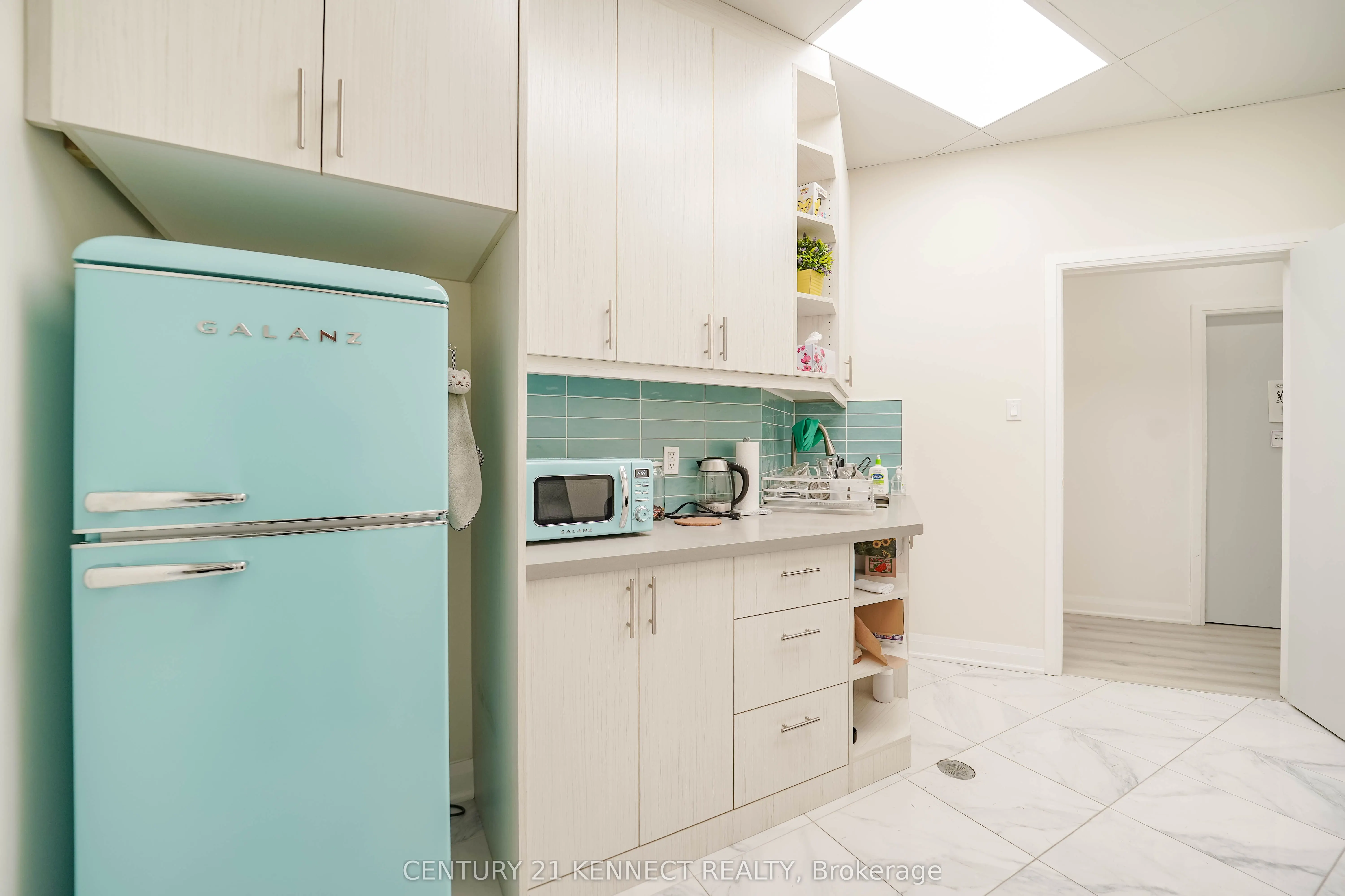 7780 Woodbine Avenue, #16