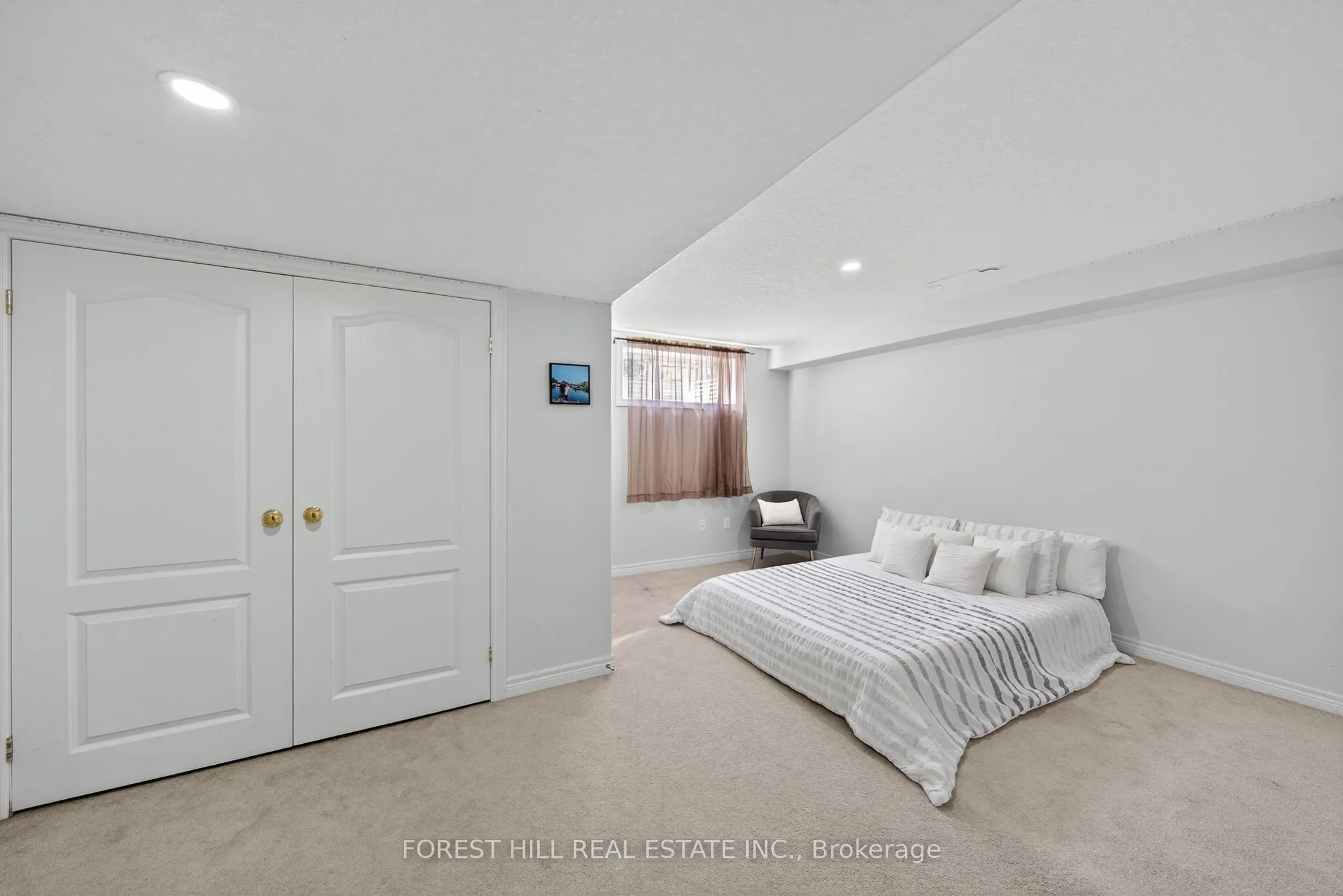 160 Banting Crescent