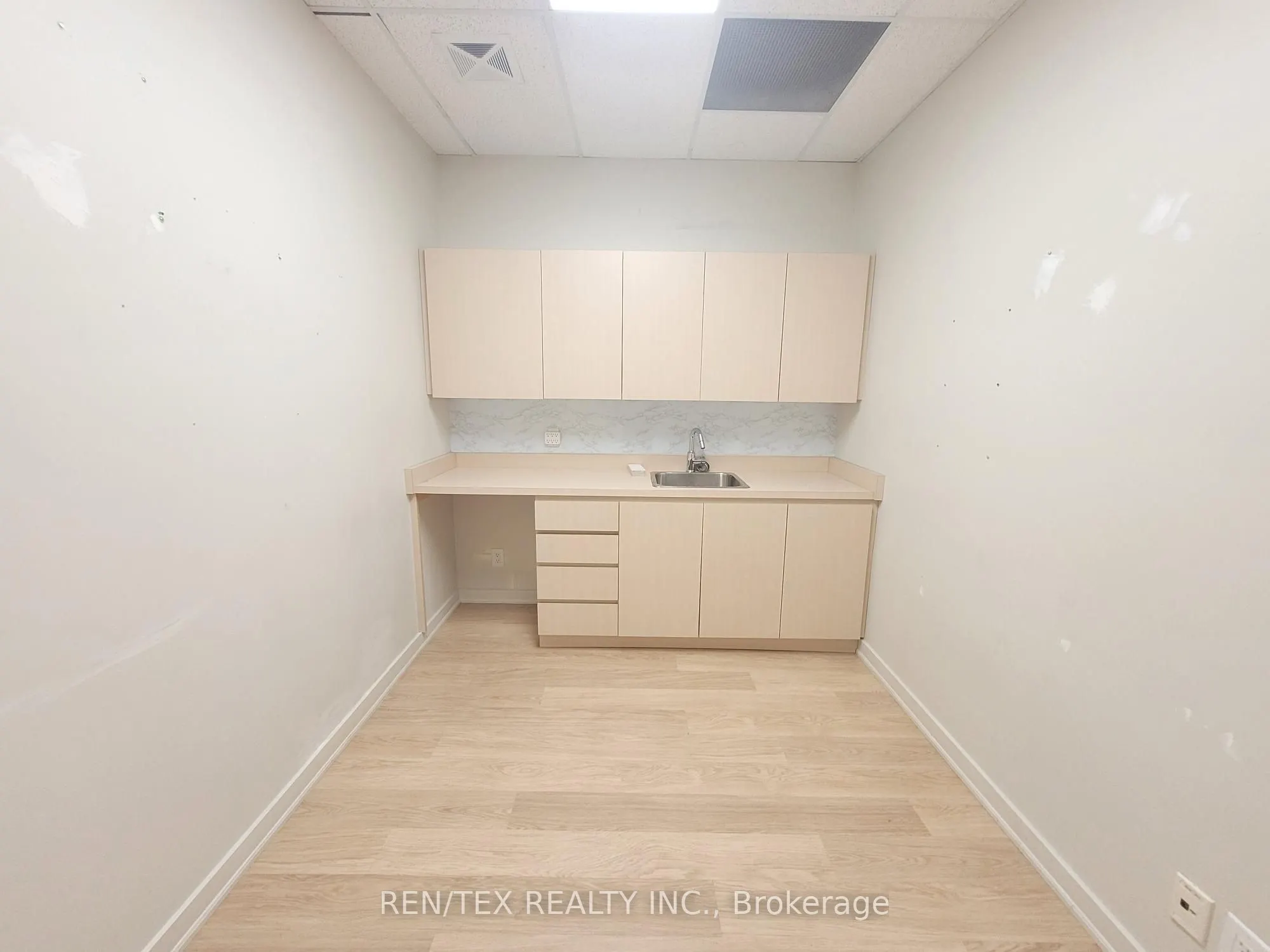 9565 Weston Road, #L02