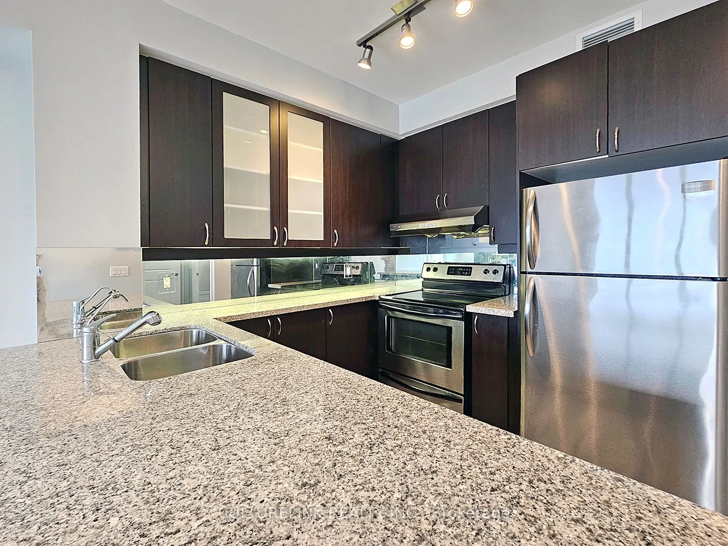 57 Upper Duke Crescent, #607
