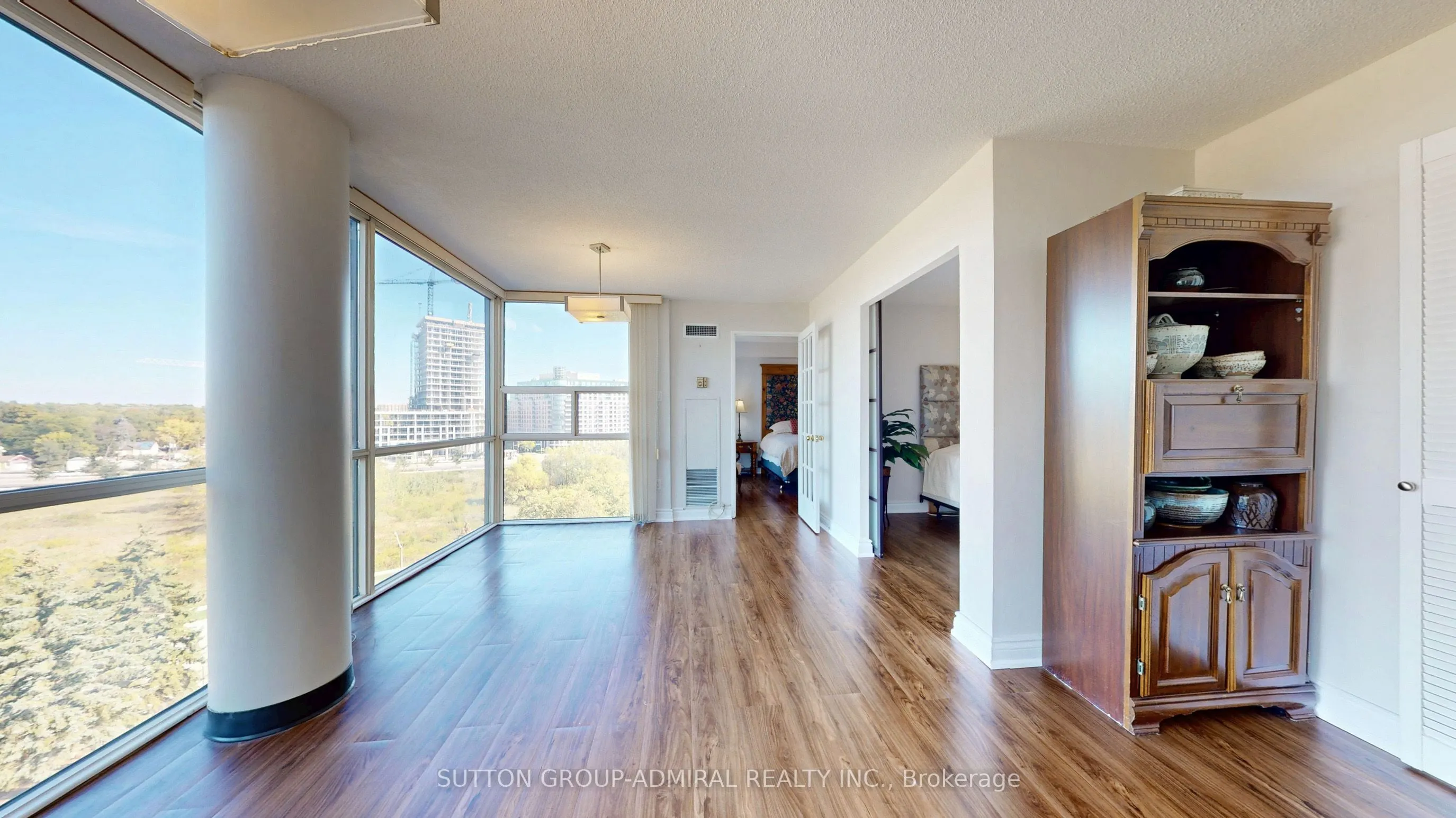 30 Harding Boulevard W, #917