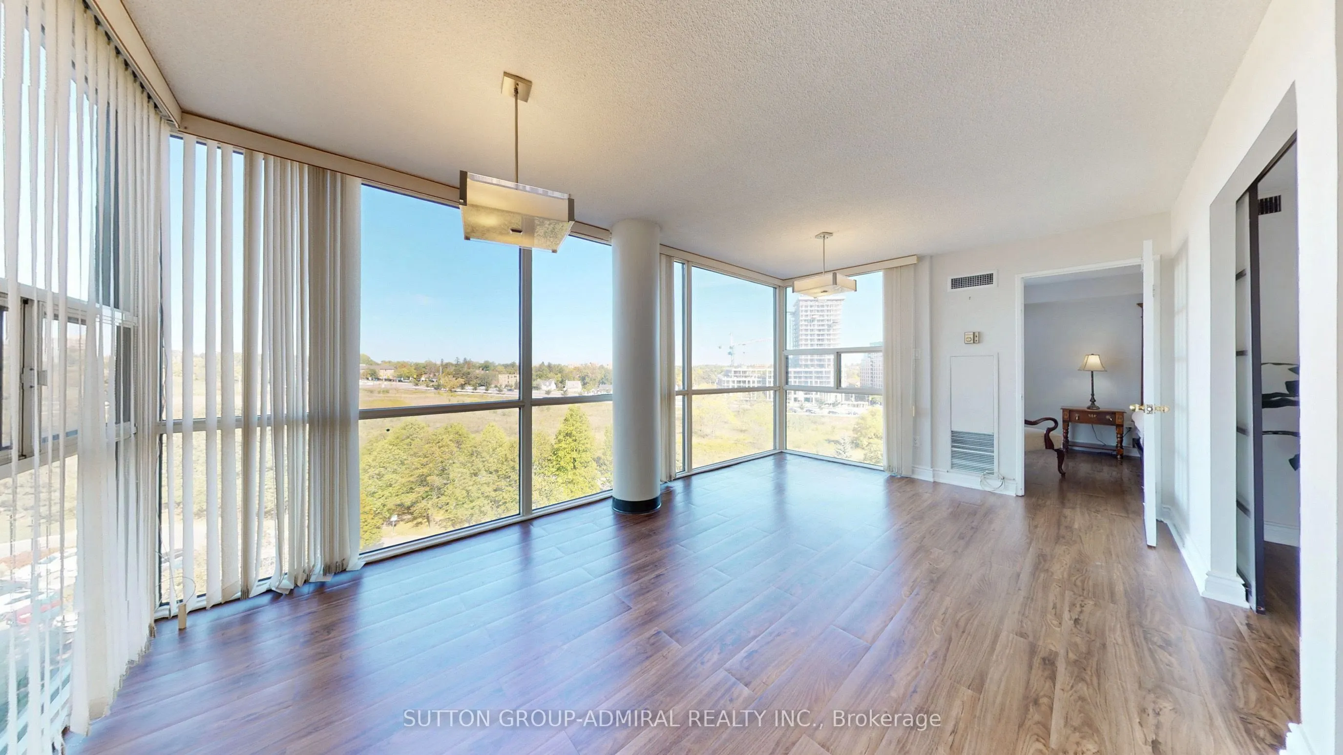 30 Harding Boulevard W, #917